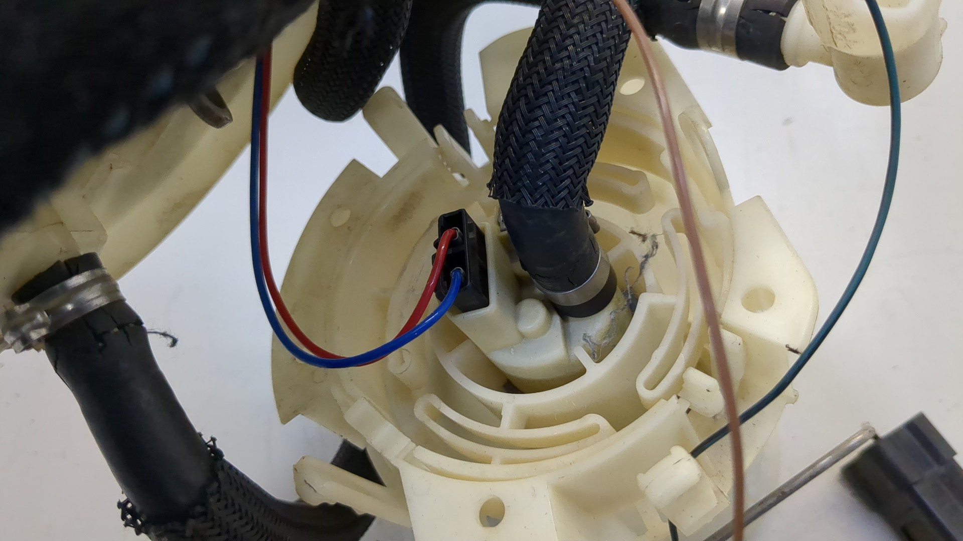 Насос топливный электрический