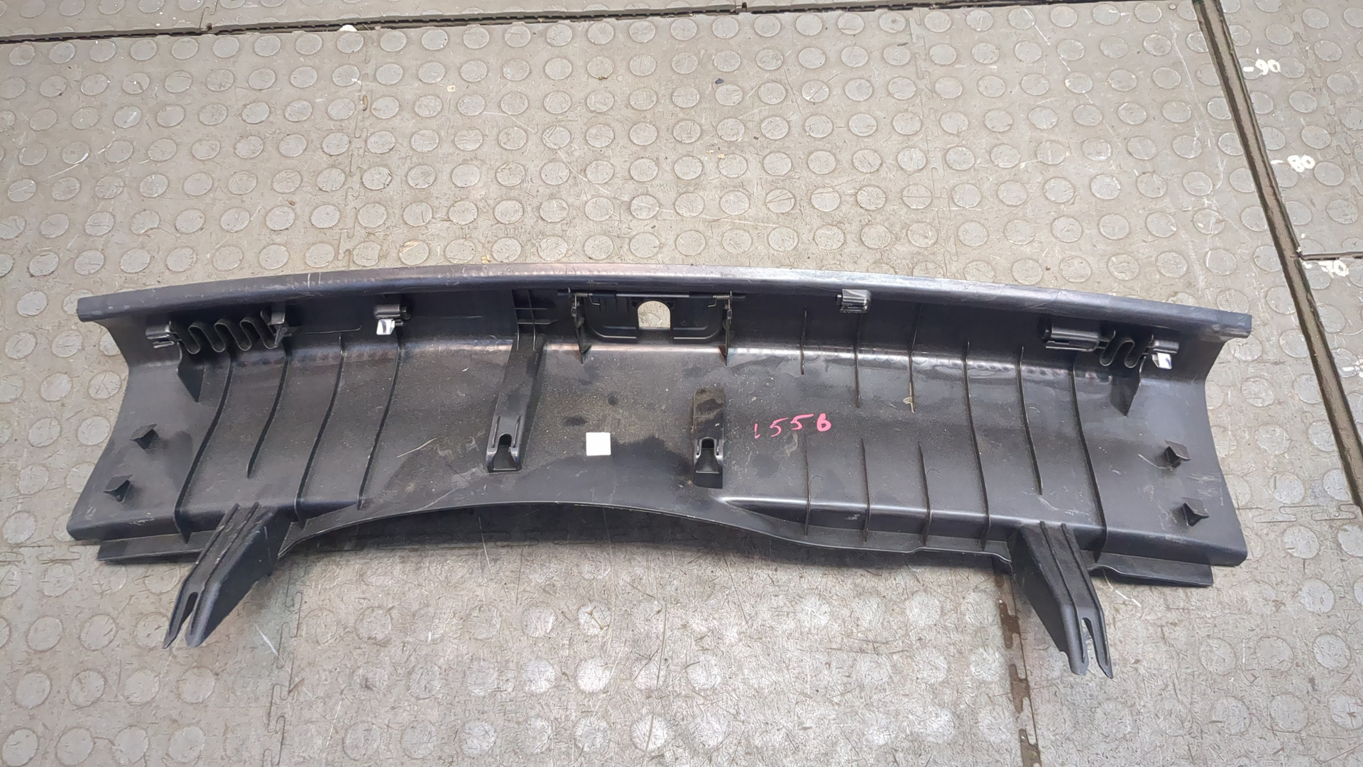 Обшивка багажника