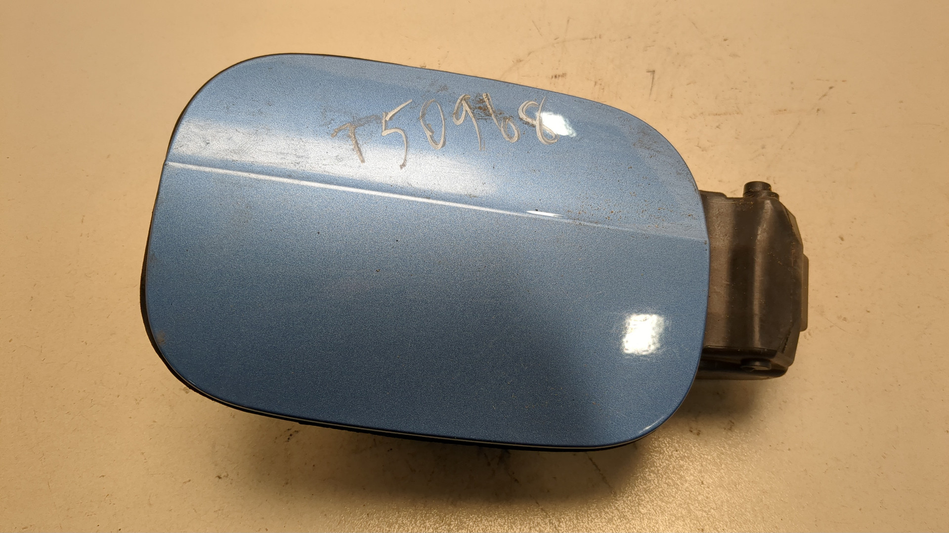 Лючок бензобака