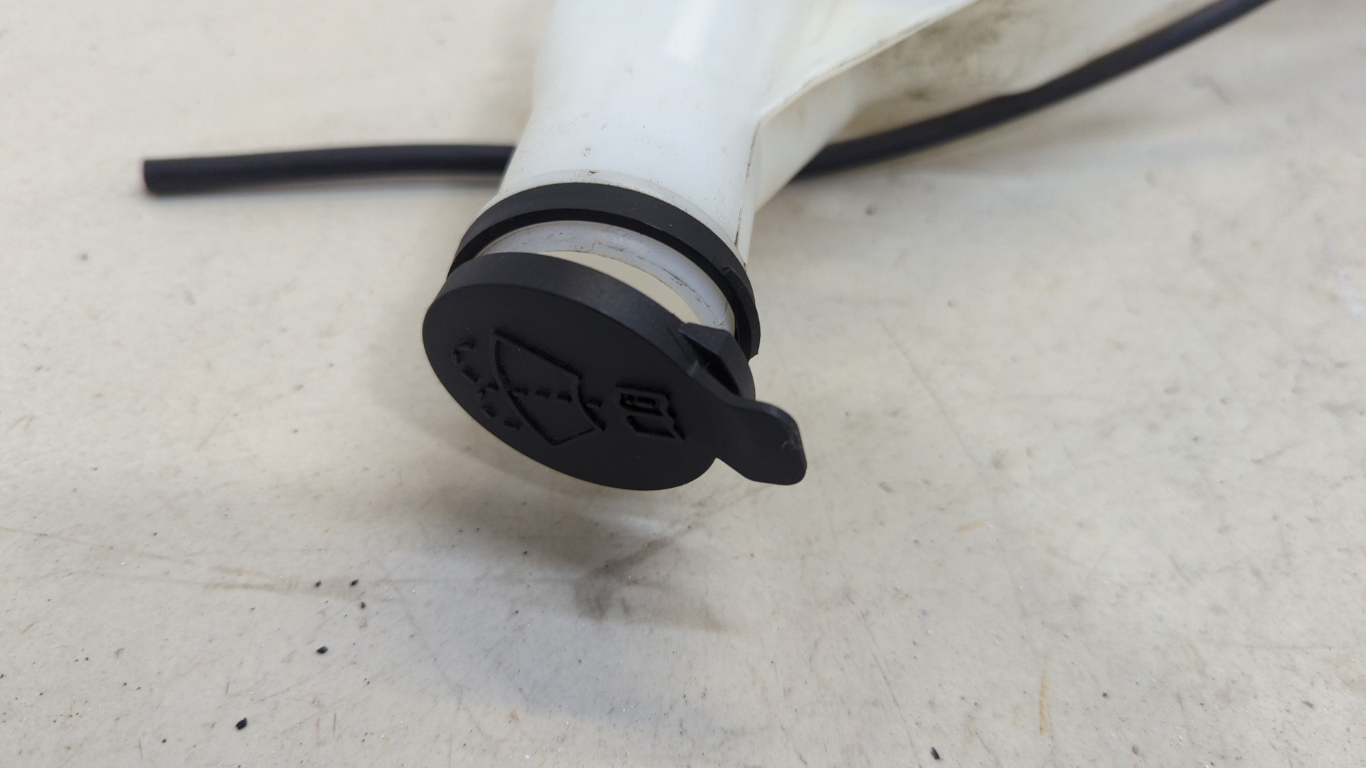 Бачок омывателя лобового стекла