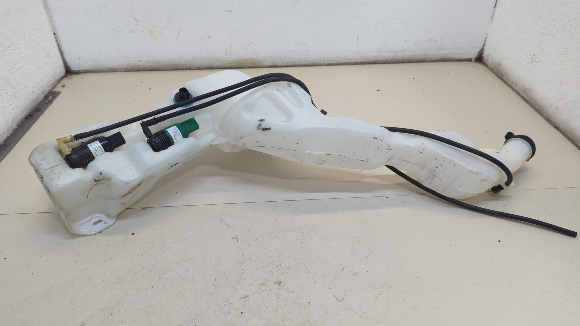 Бачок омывателя лобового стекла