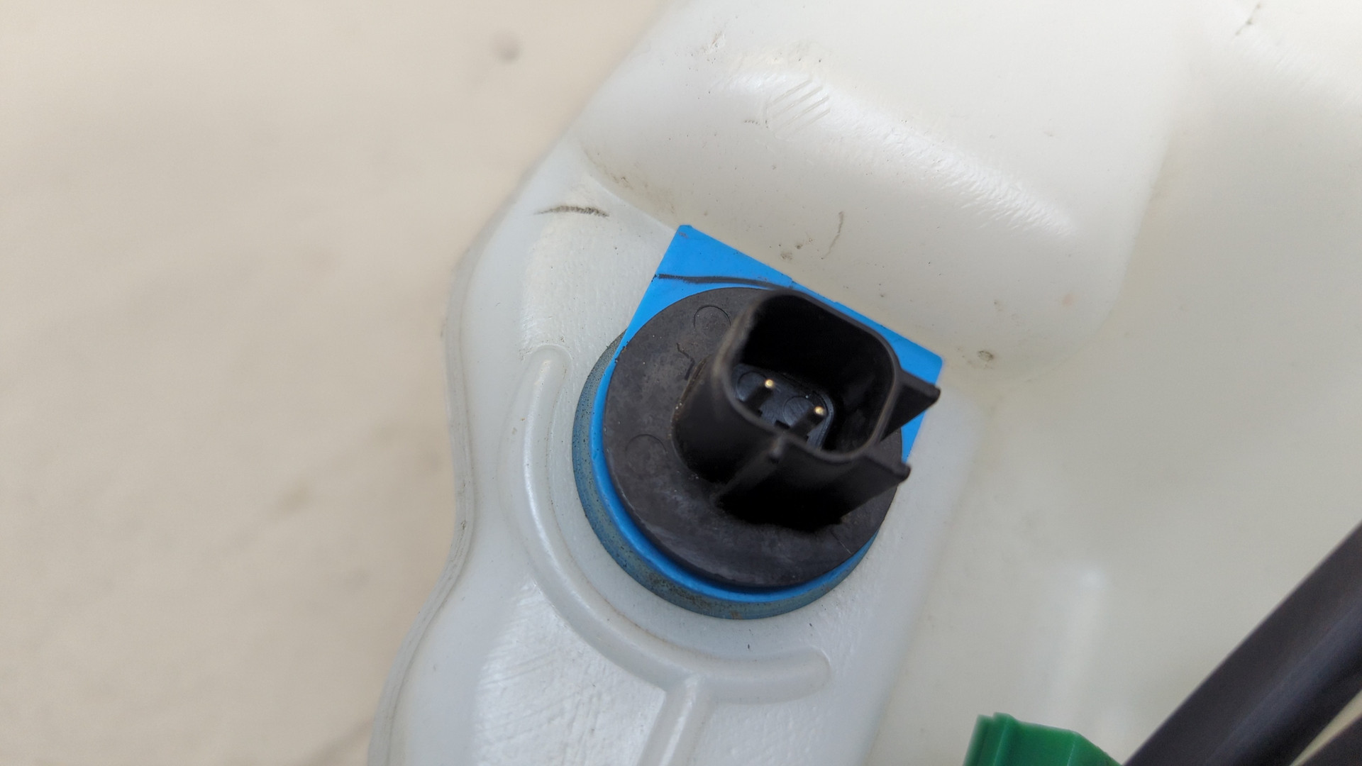 Бачок омывателя лобового стекла