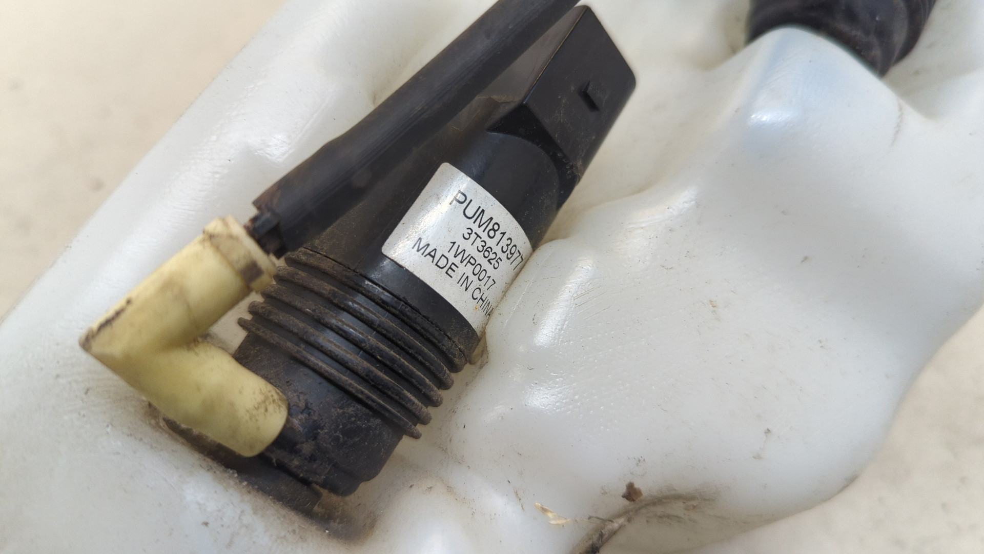 Бачок омывателя лобового стекла