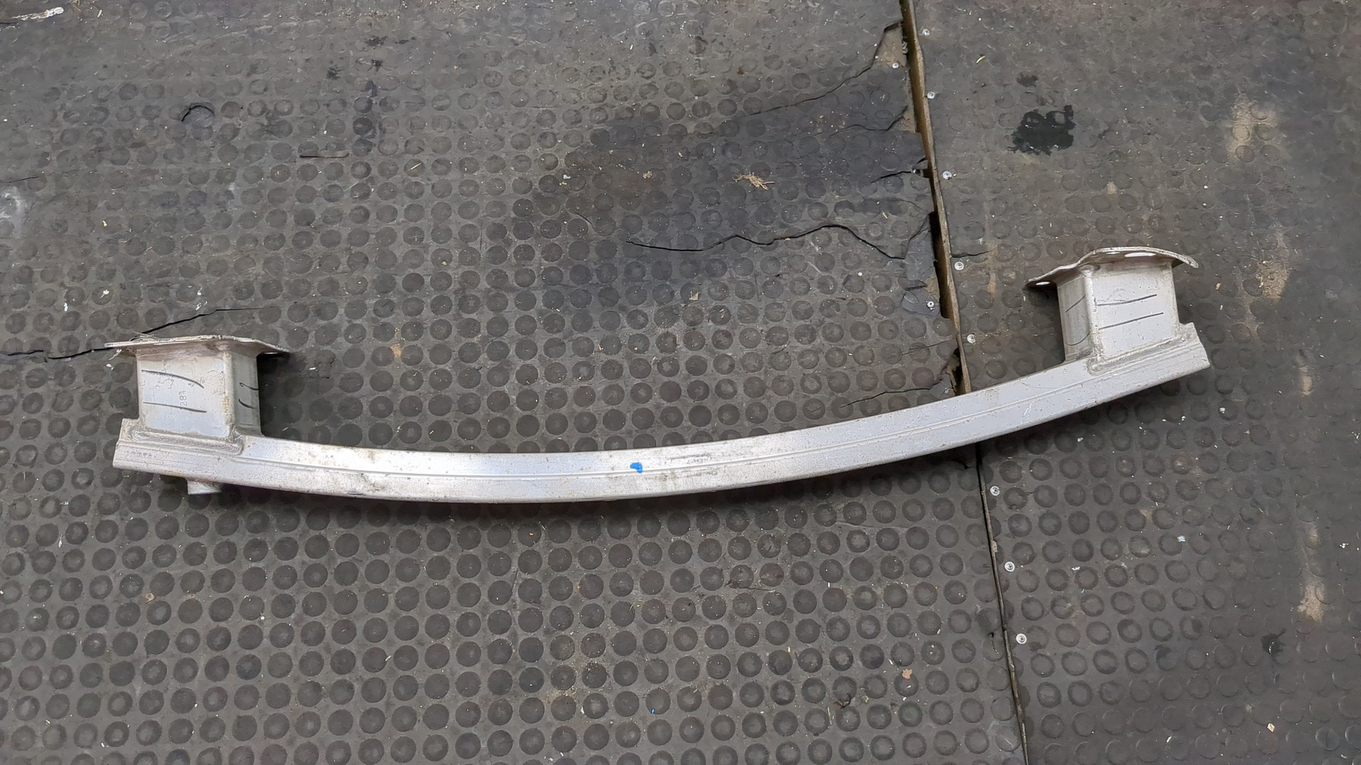 Усилитель заднего бампера