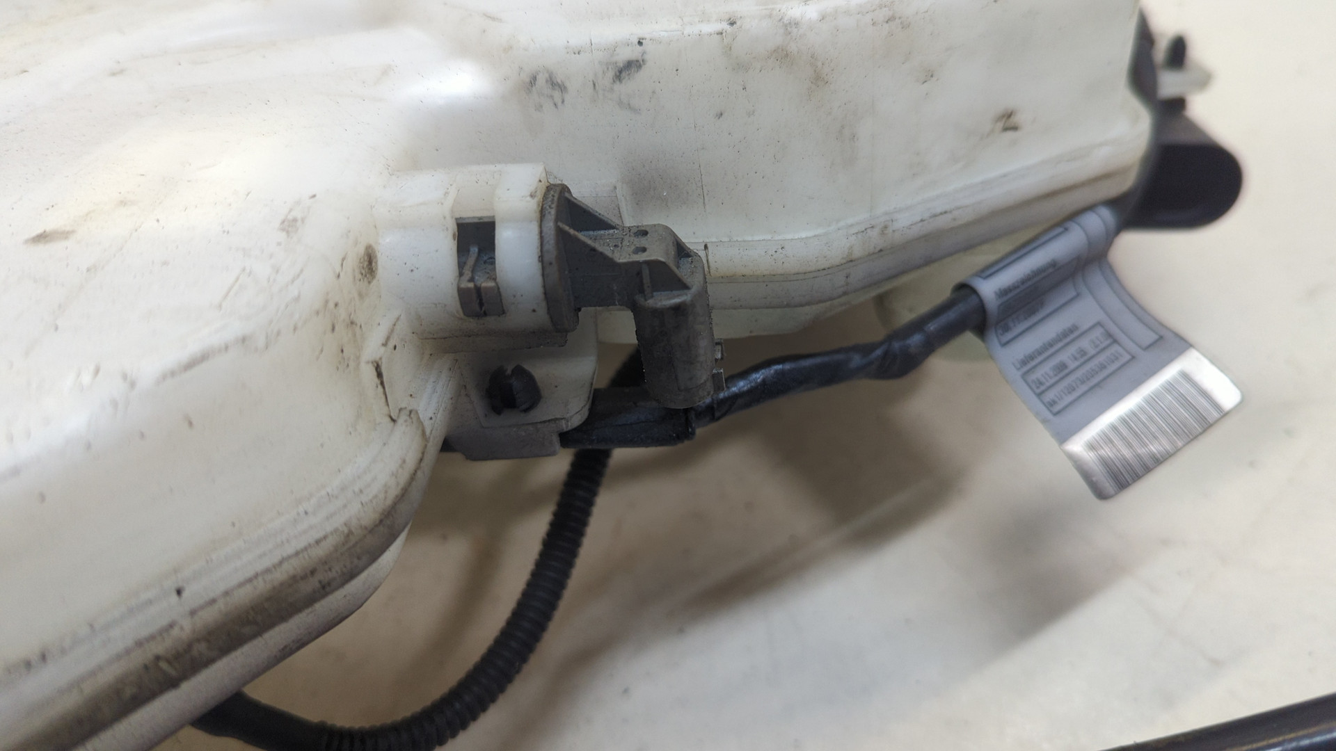 Бачок омывателя лобового стекла