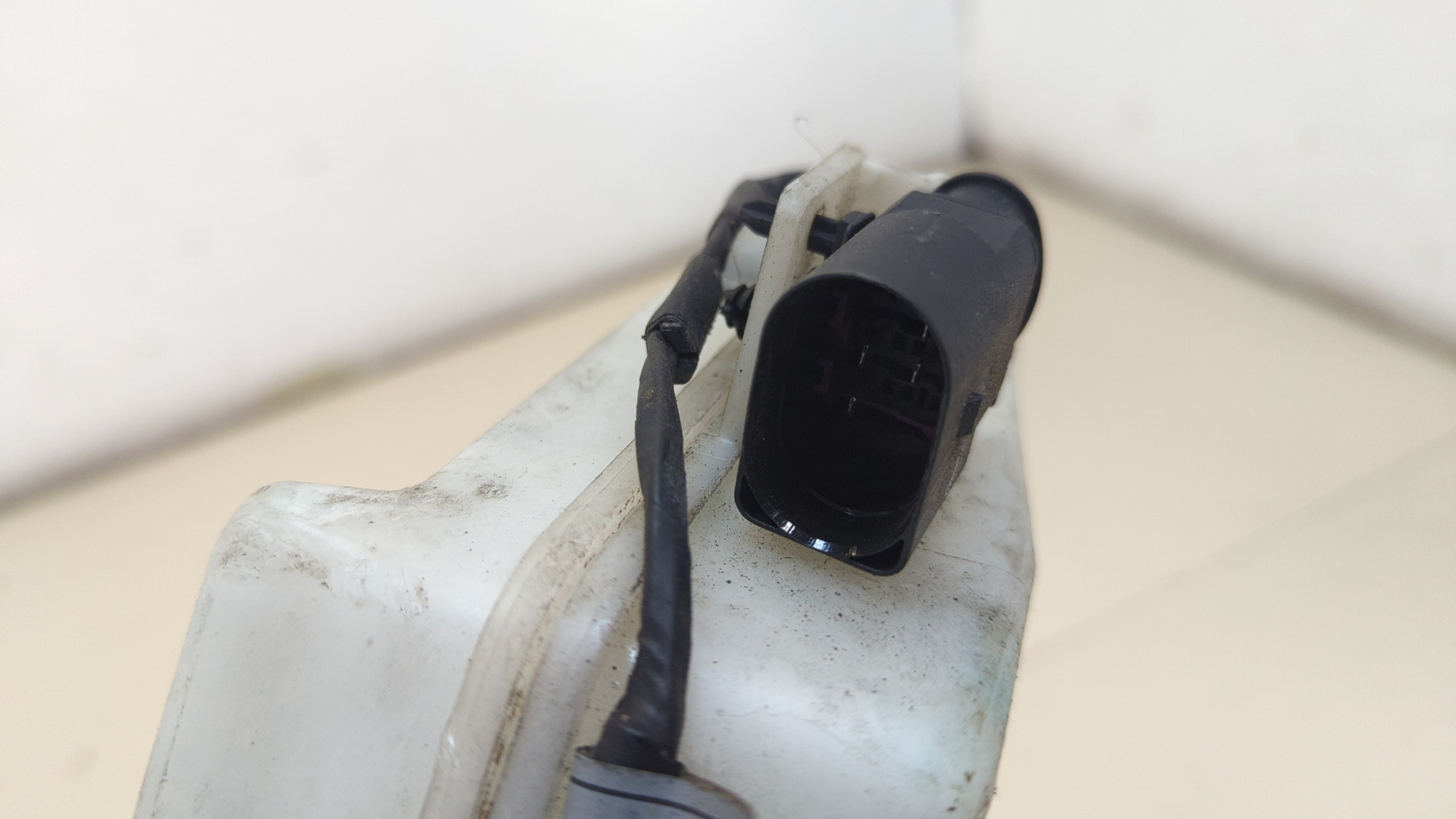 Бачок омывателя лобового стекла