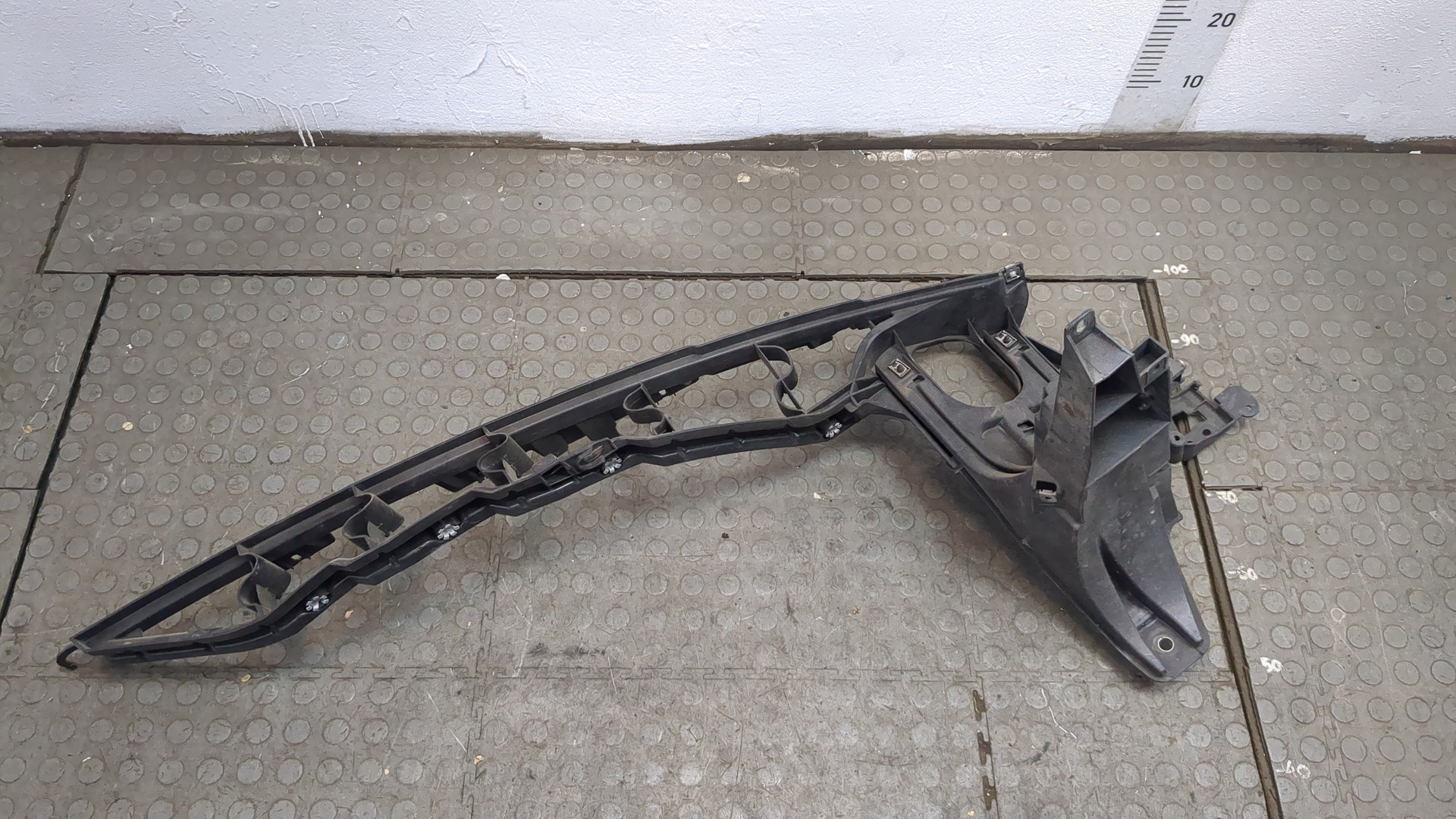 Кронштейн крепления крыла