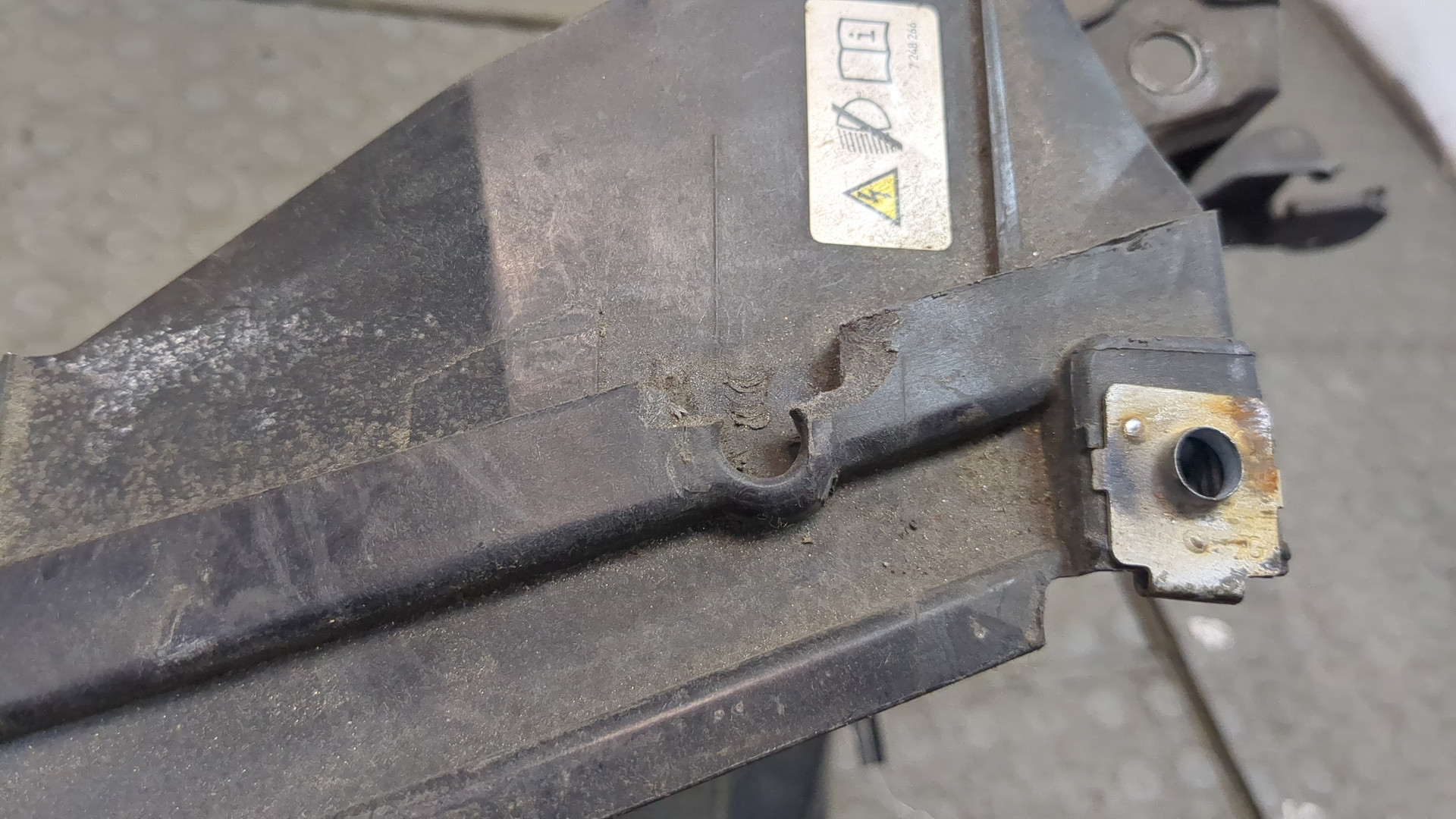 Кронштейн крепления крыла