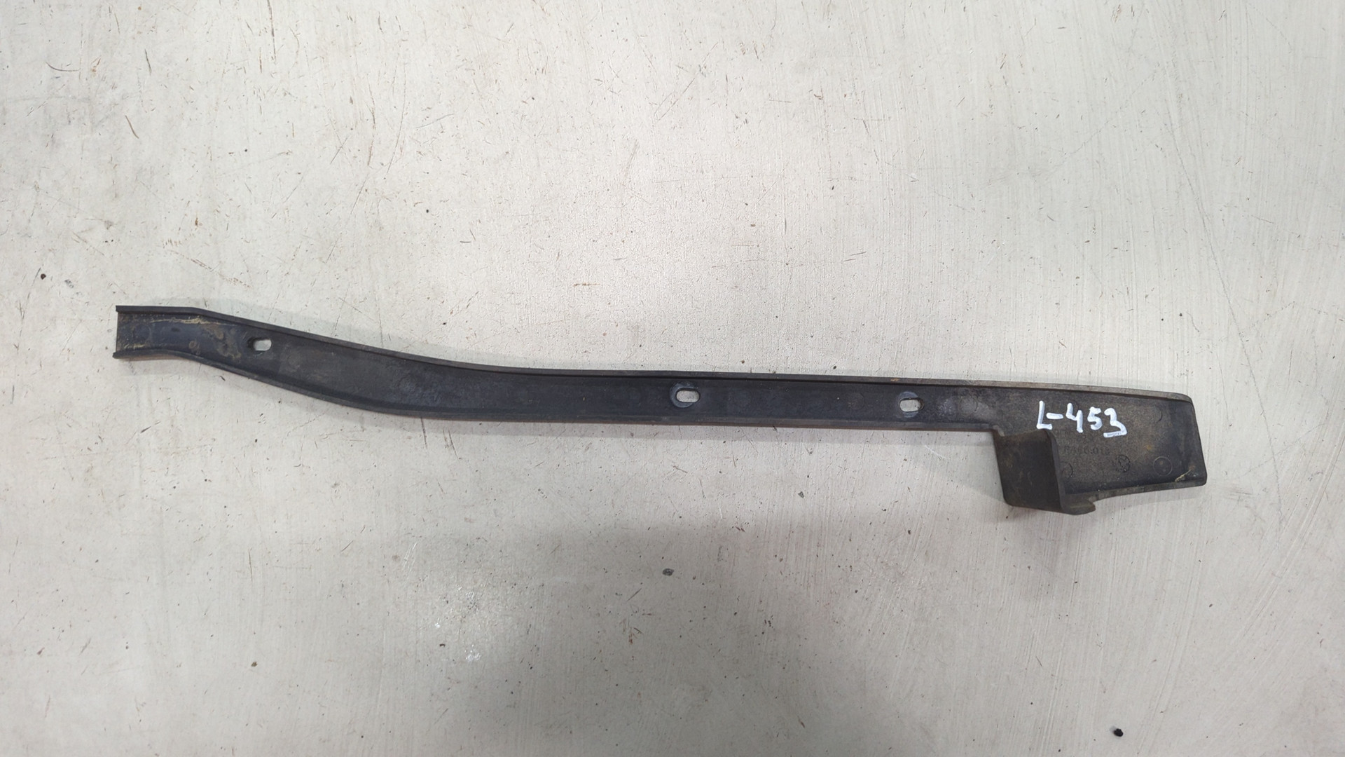 Кронштейн заднего бампера правый