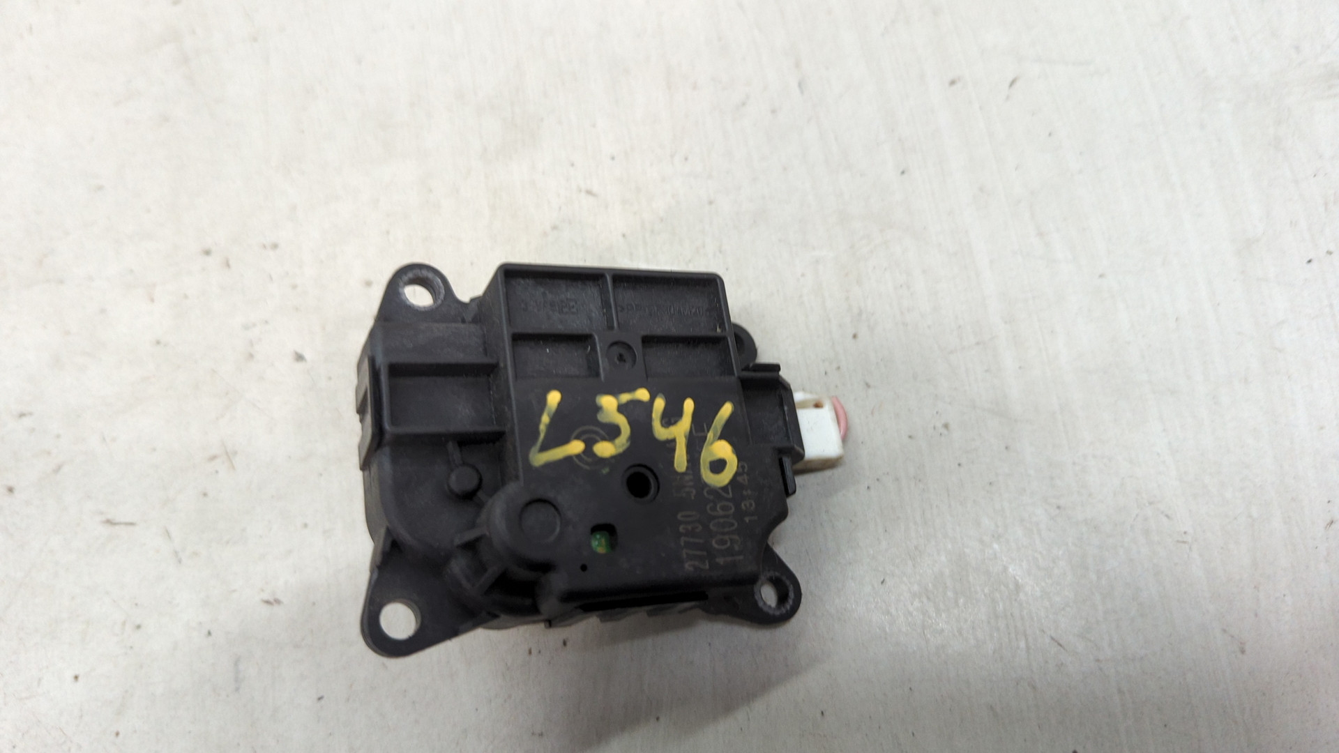 Моторчик заслонки печки