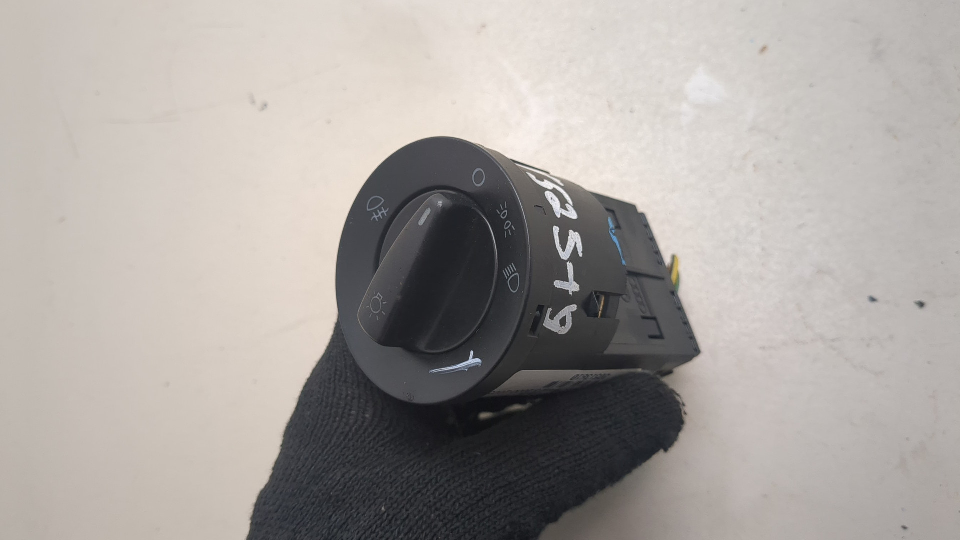 Переключатель света фар