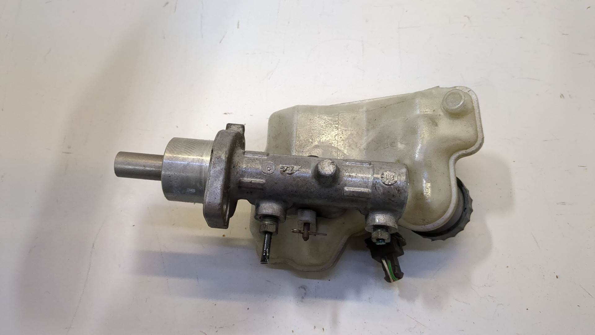 Цилиндр тормозной главный