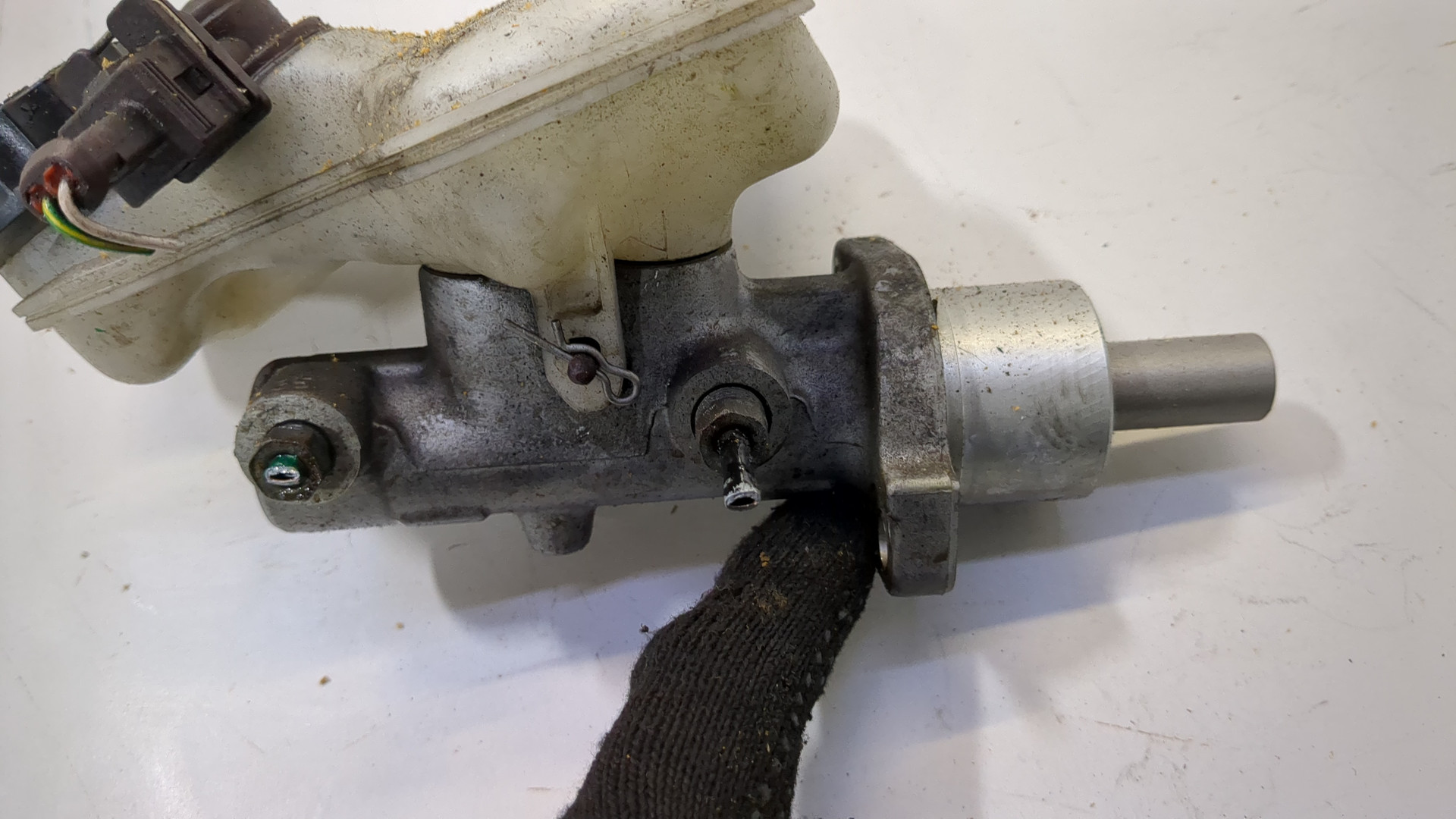 Цилиндр тормозной главный