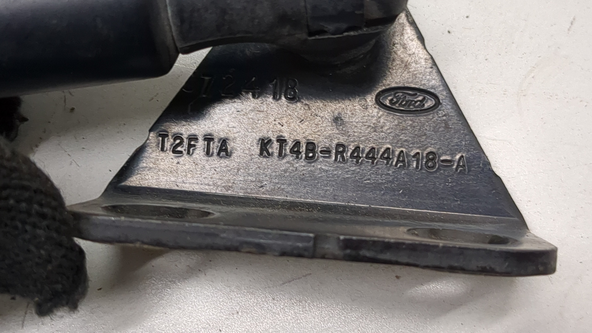 Амортизатор крышки багажника