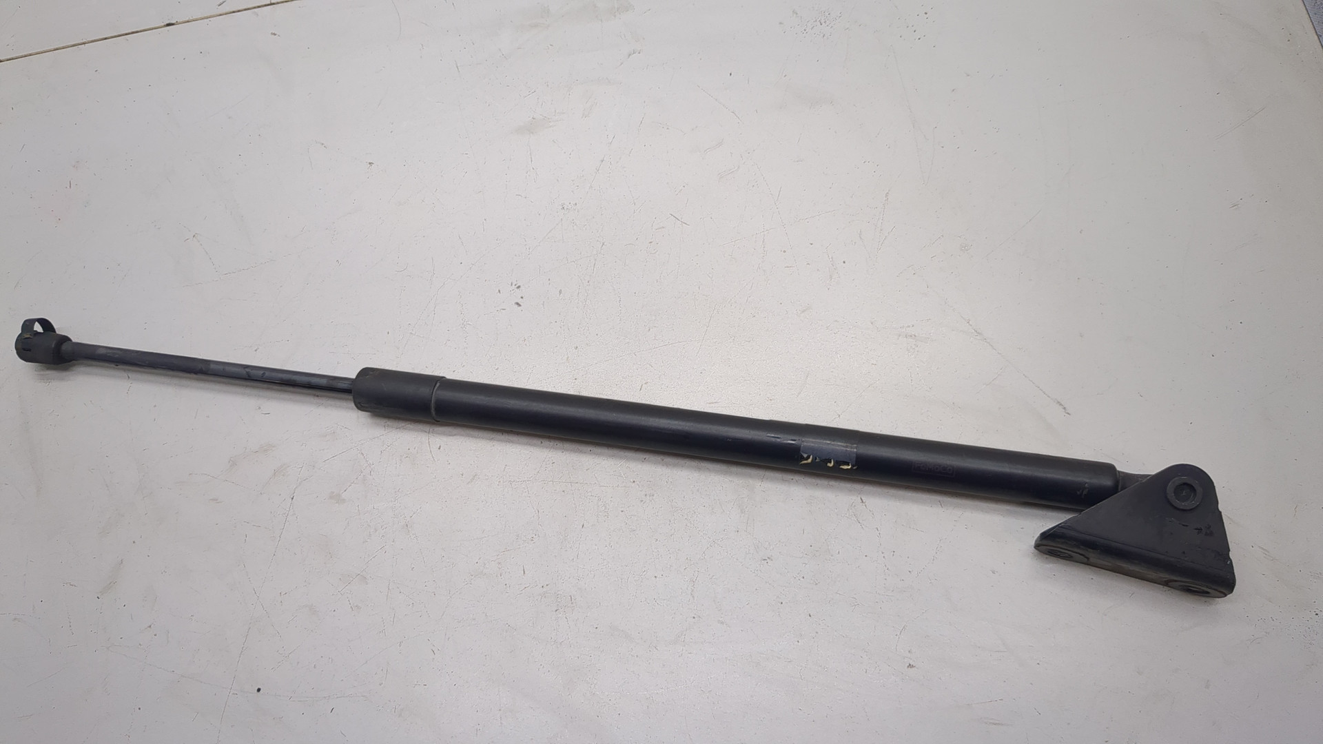 Амортизатор крышки багажника