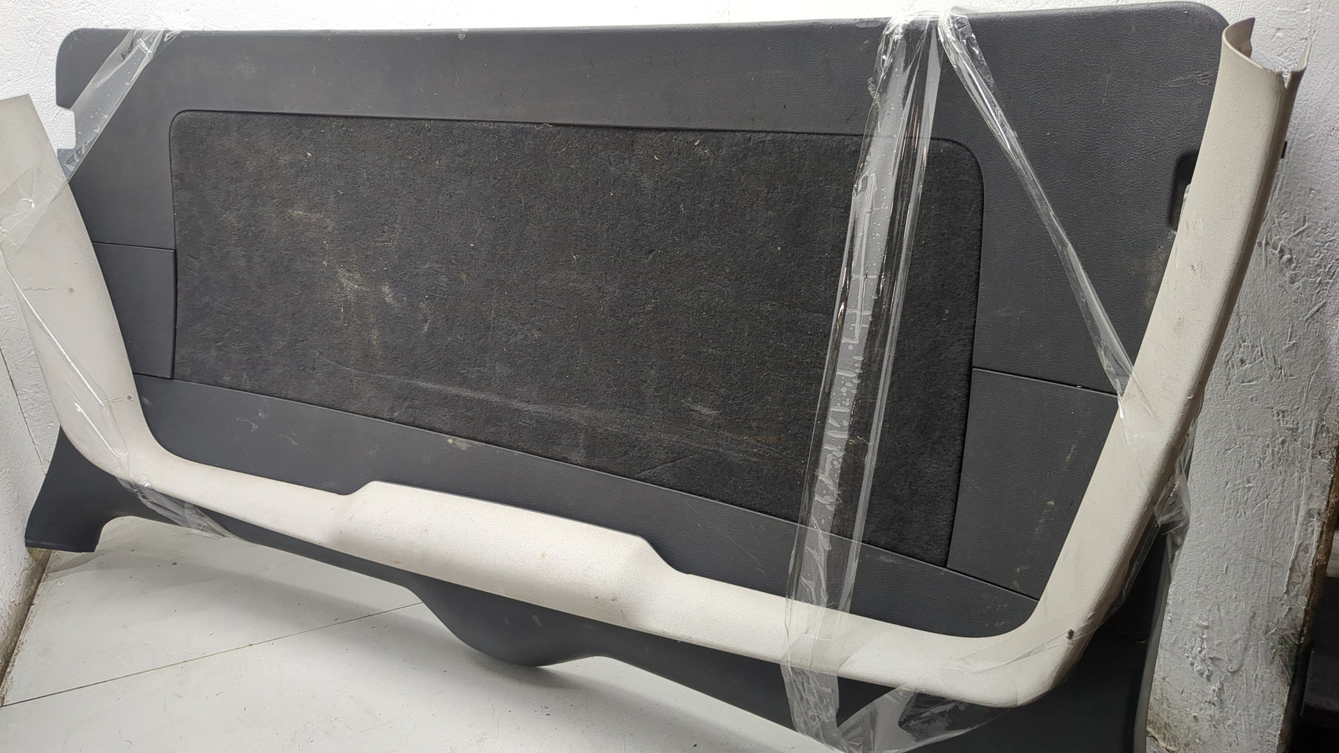 Обшивка двери багажника