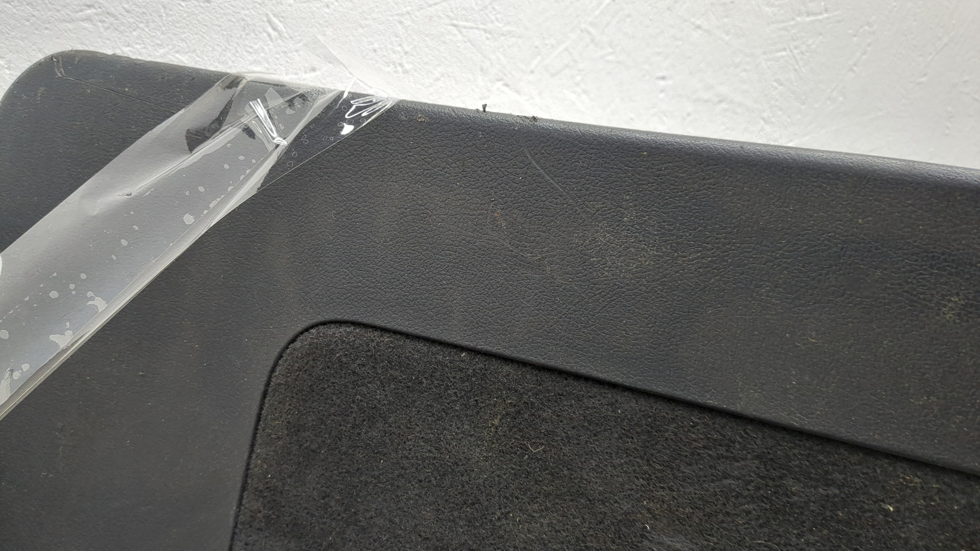 Обшивка двери багажника