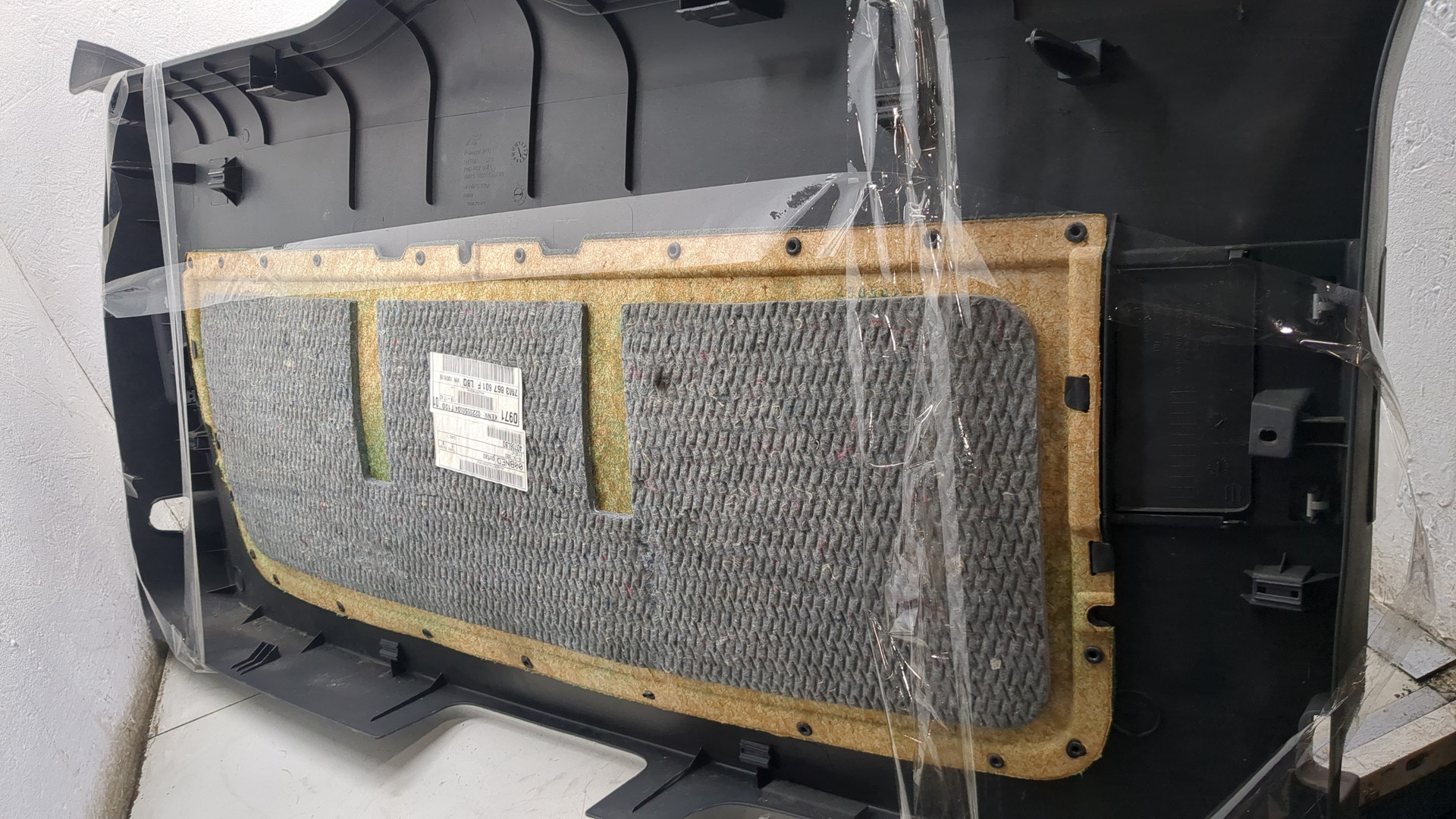 Обшивка двери багажника