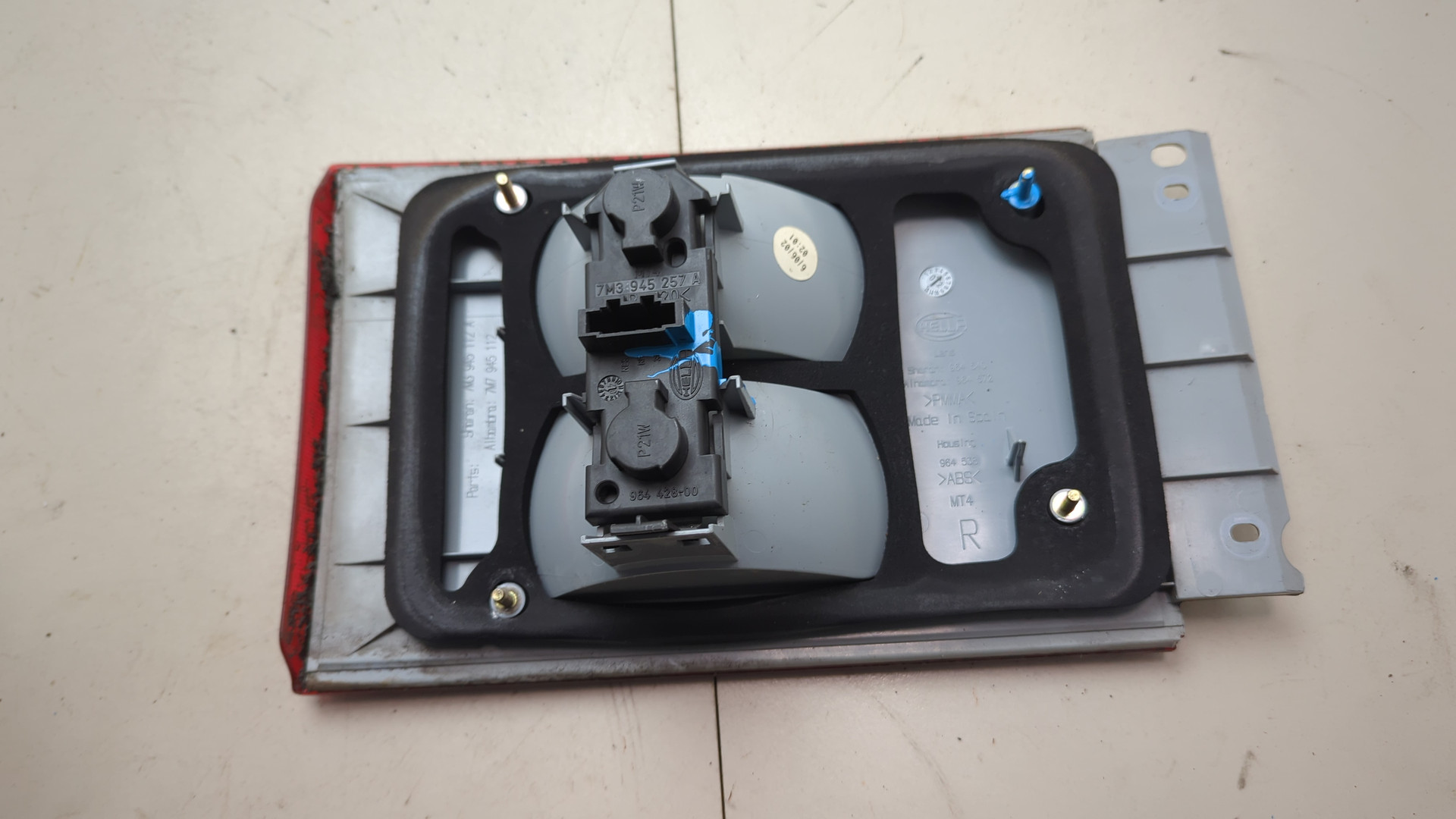 Фонарь задний внутренний правый