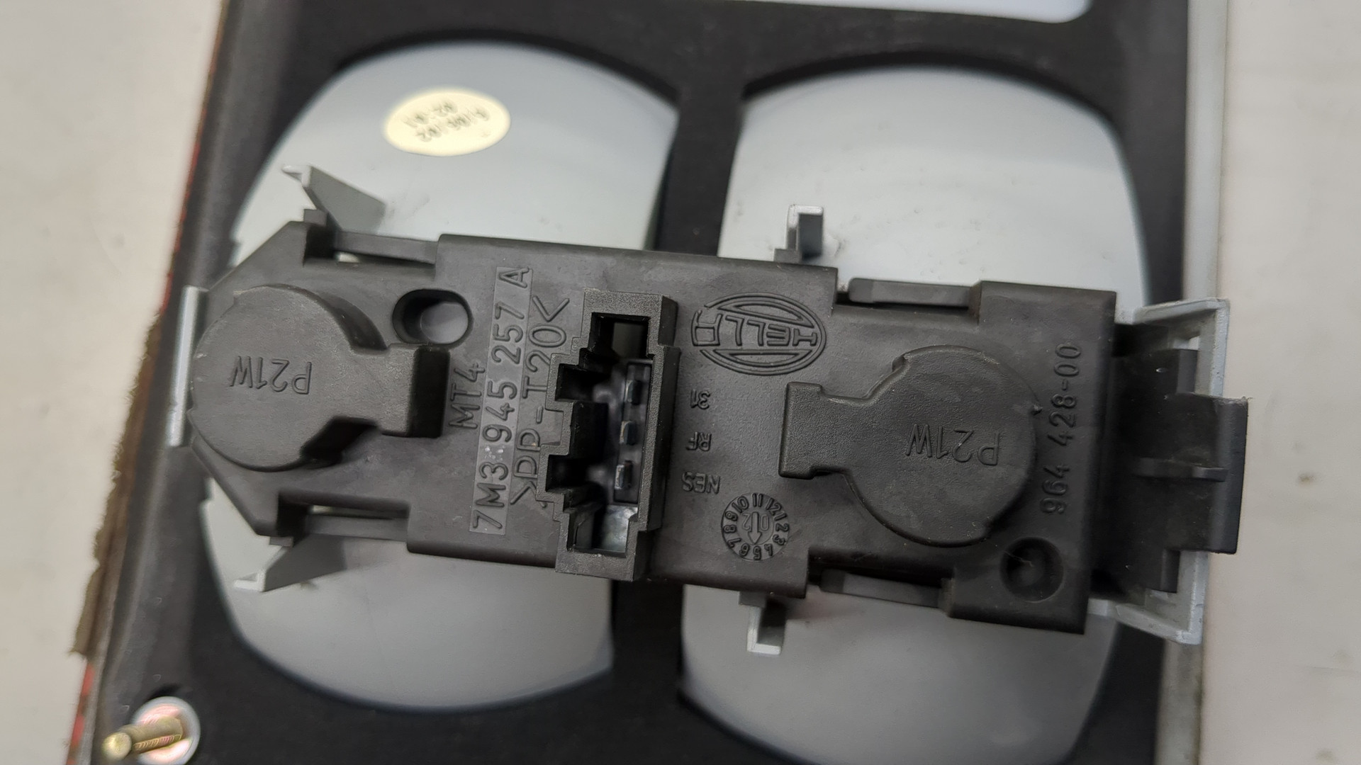 Фонарь задний внутренний правый