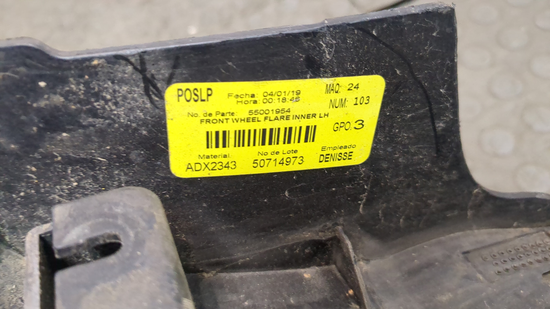 Накладка переднего крыла левого