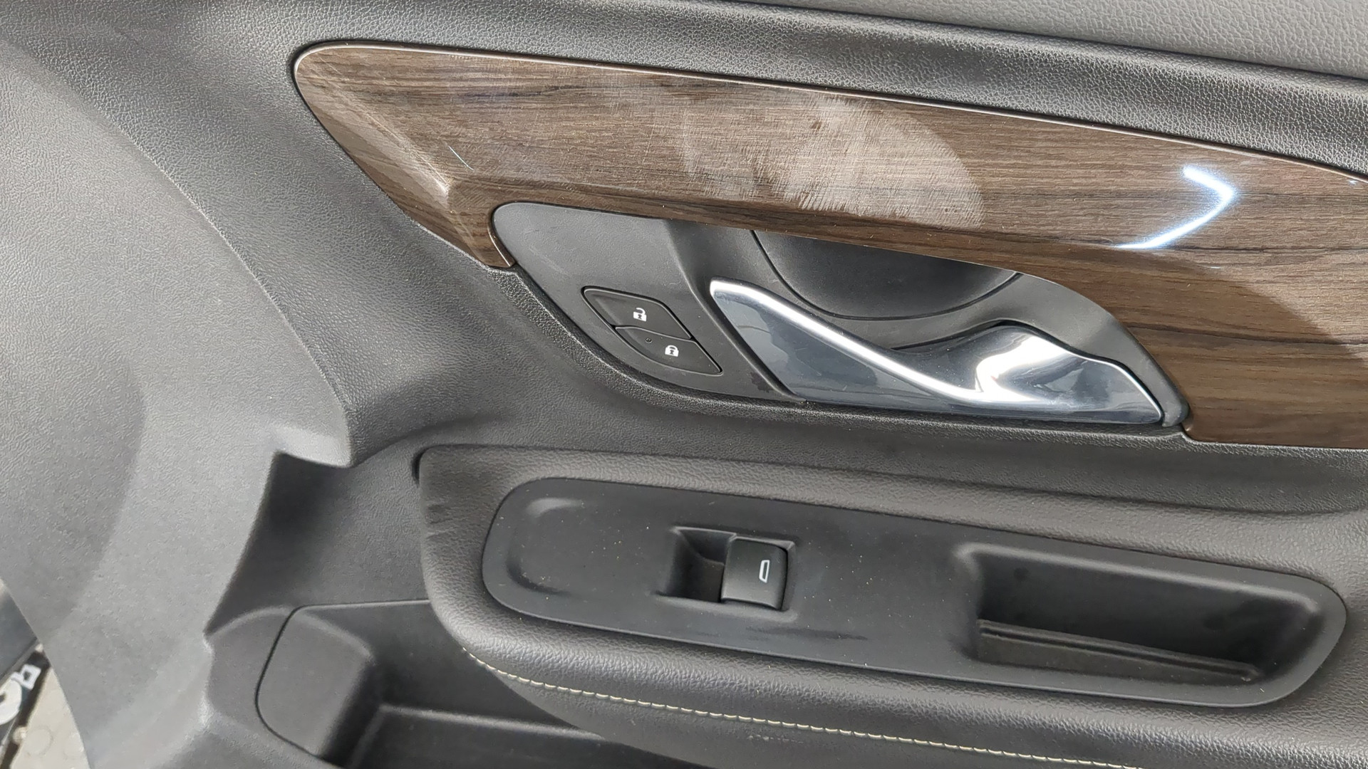 Дверь передняя правая