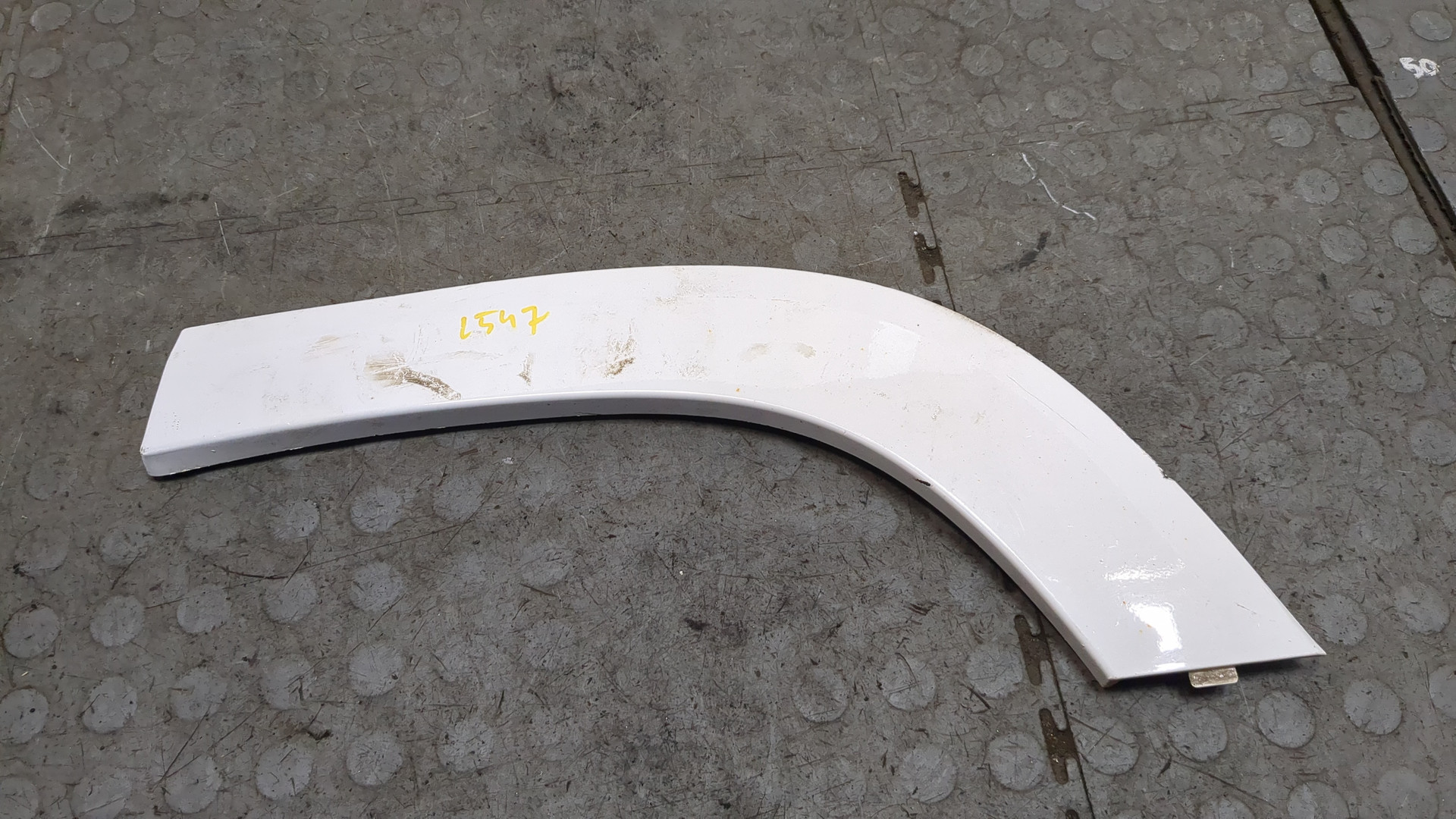 Накладка заднего крыла левого