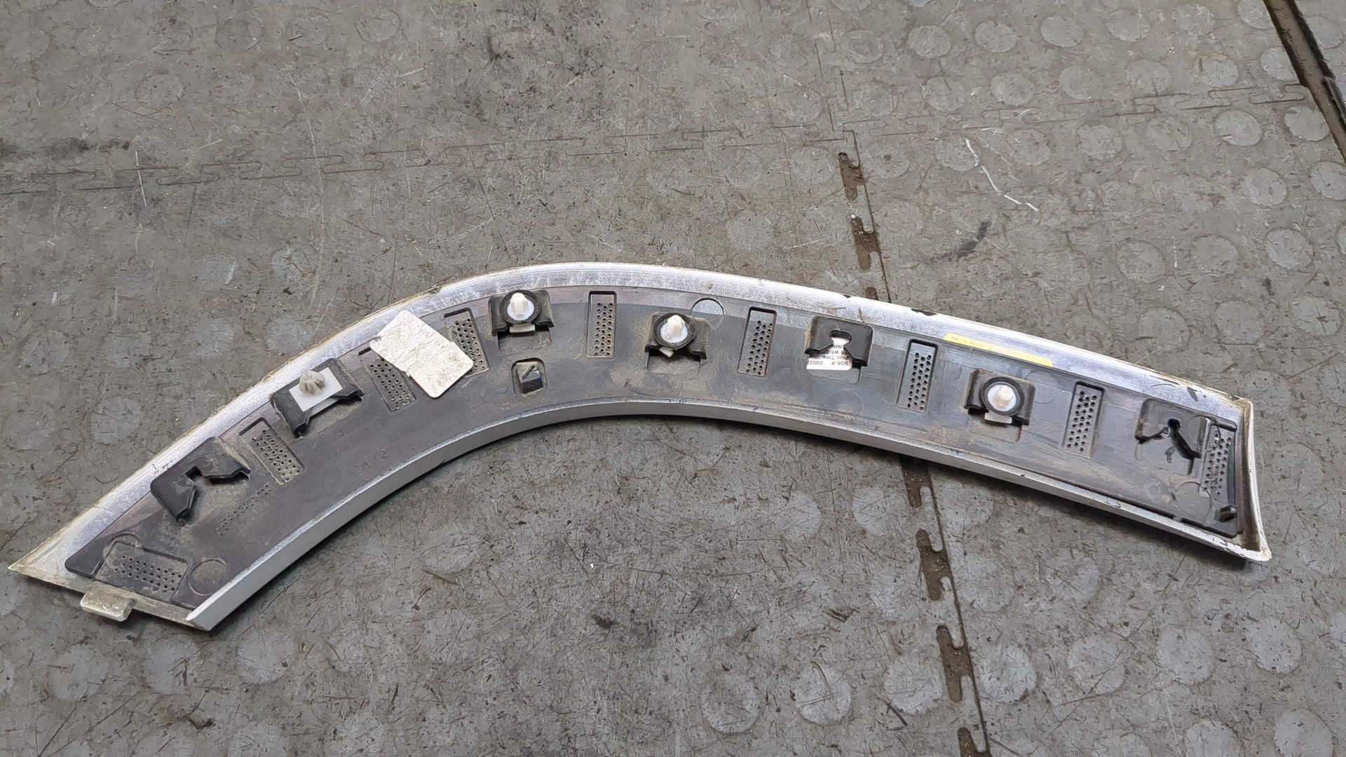 Накладка заднего крыла левого