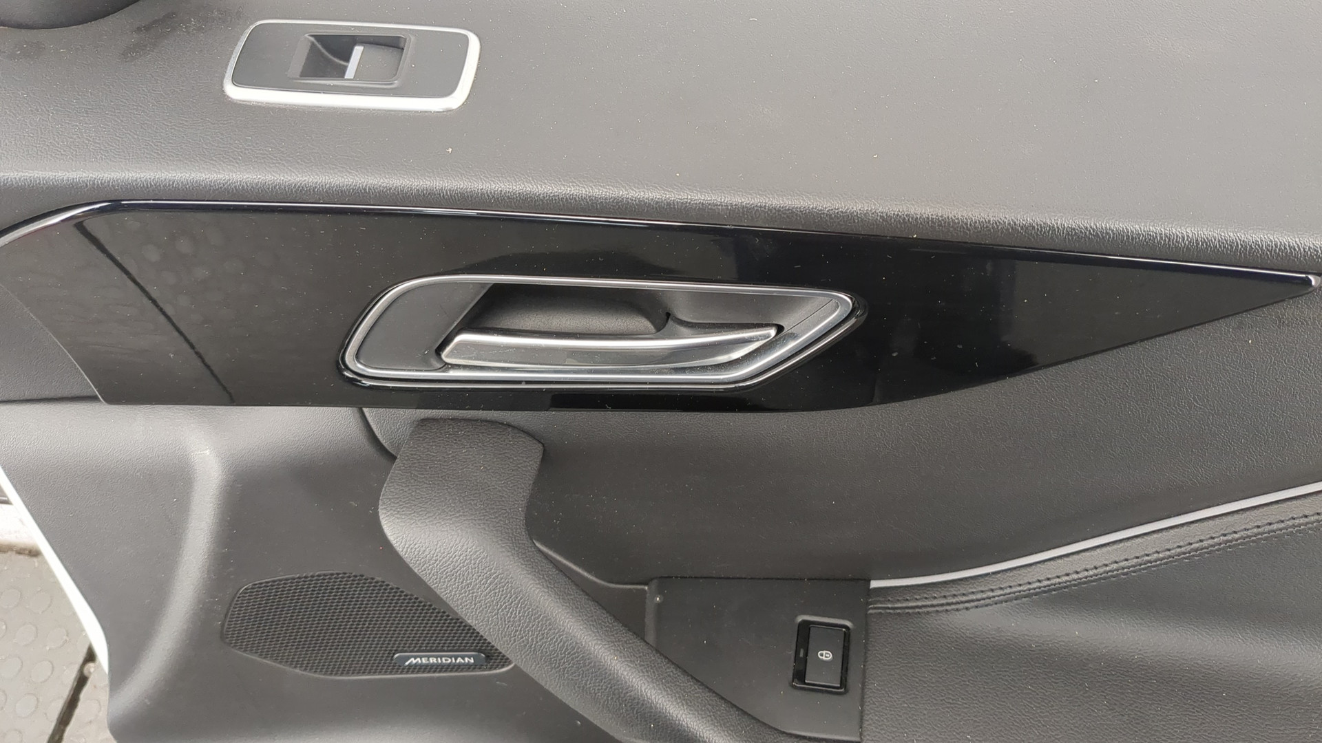 Дверь передняя правая