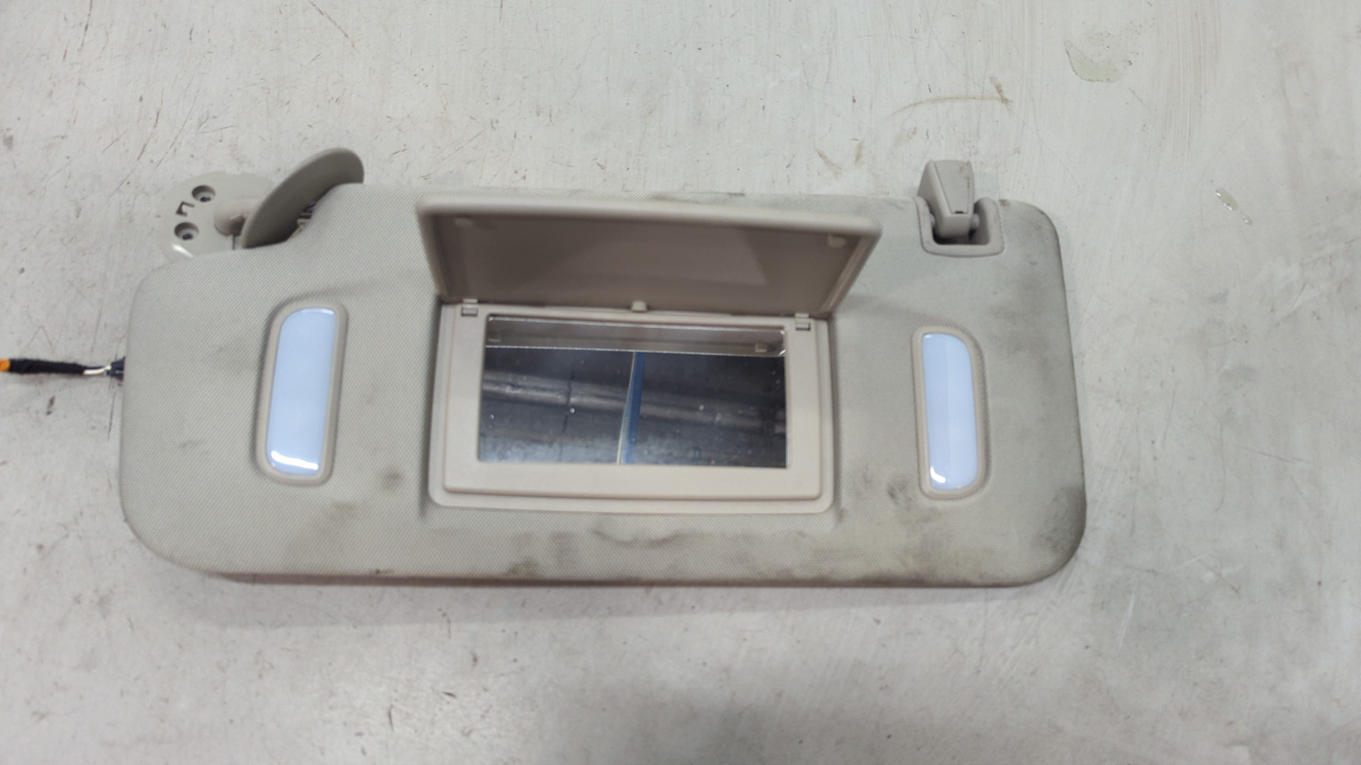 Козырек солнцезащитный