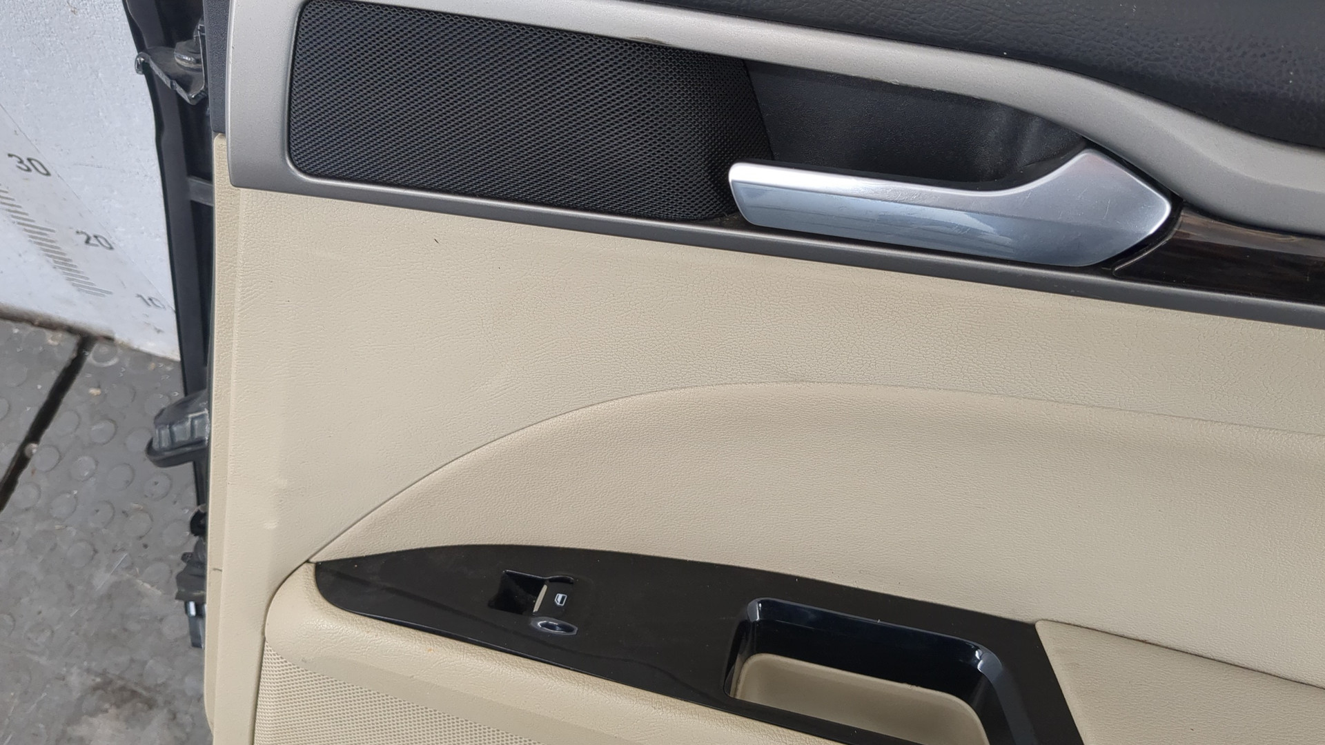 Дверь задняя правая