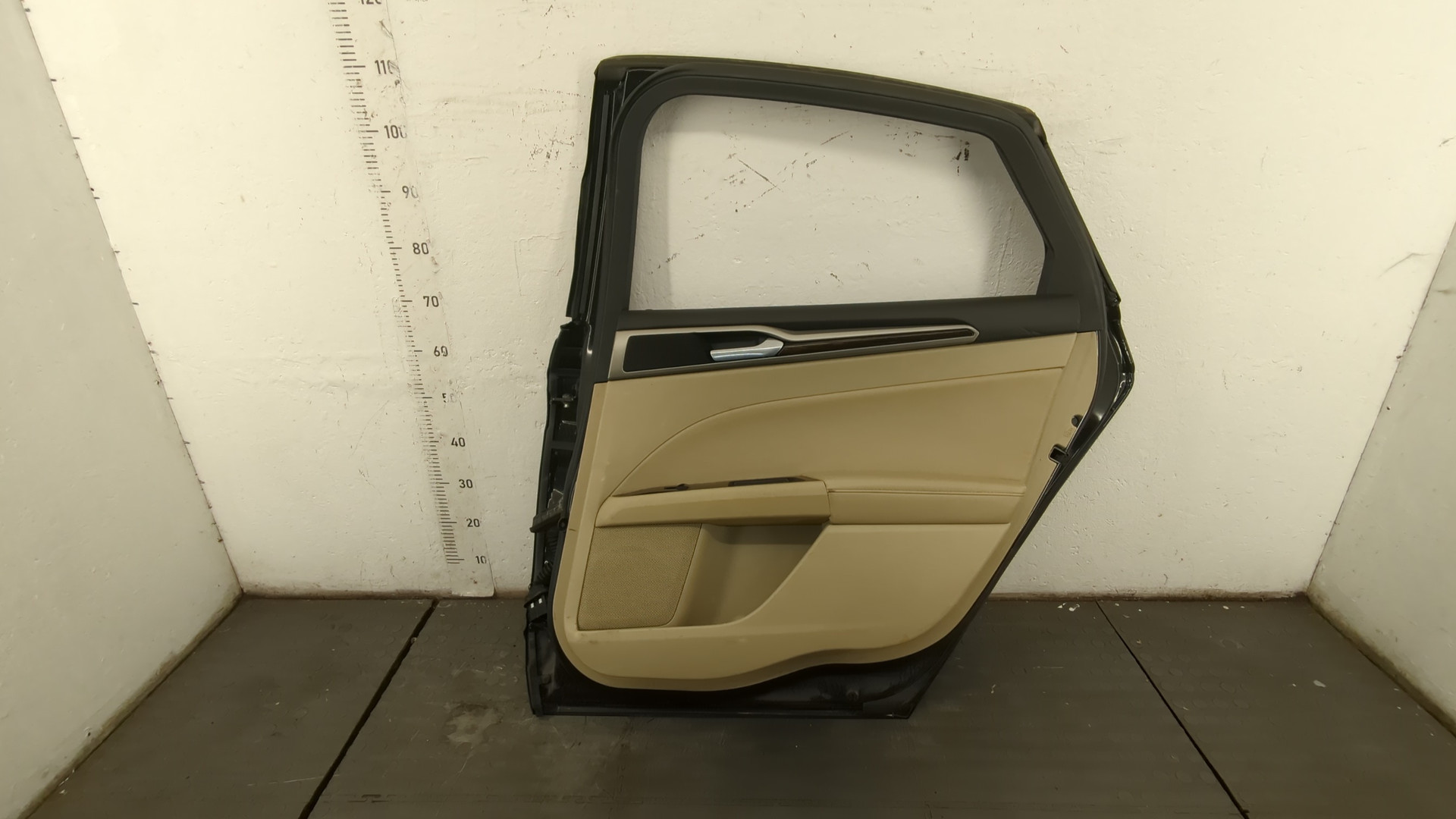 Дверь задняя правая