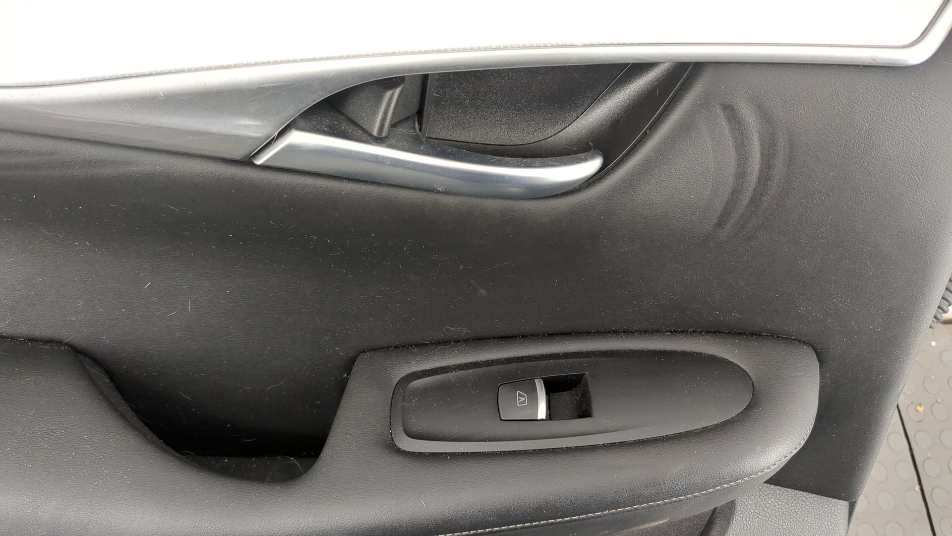 Дверь задняя левая