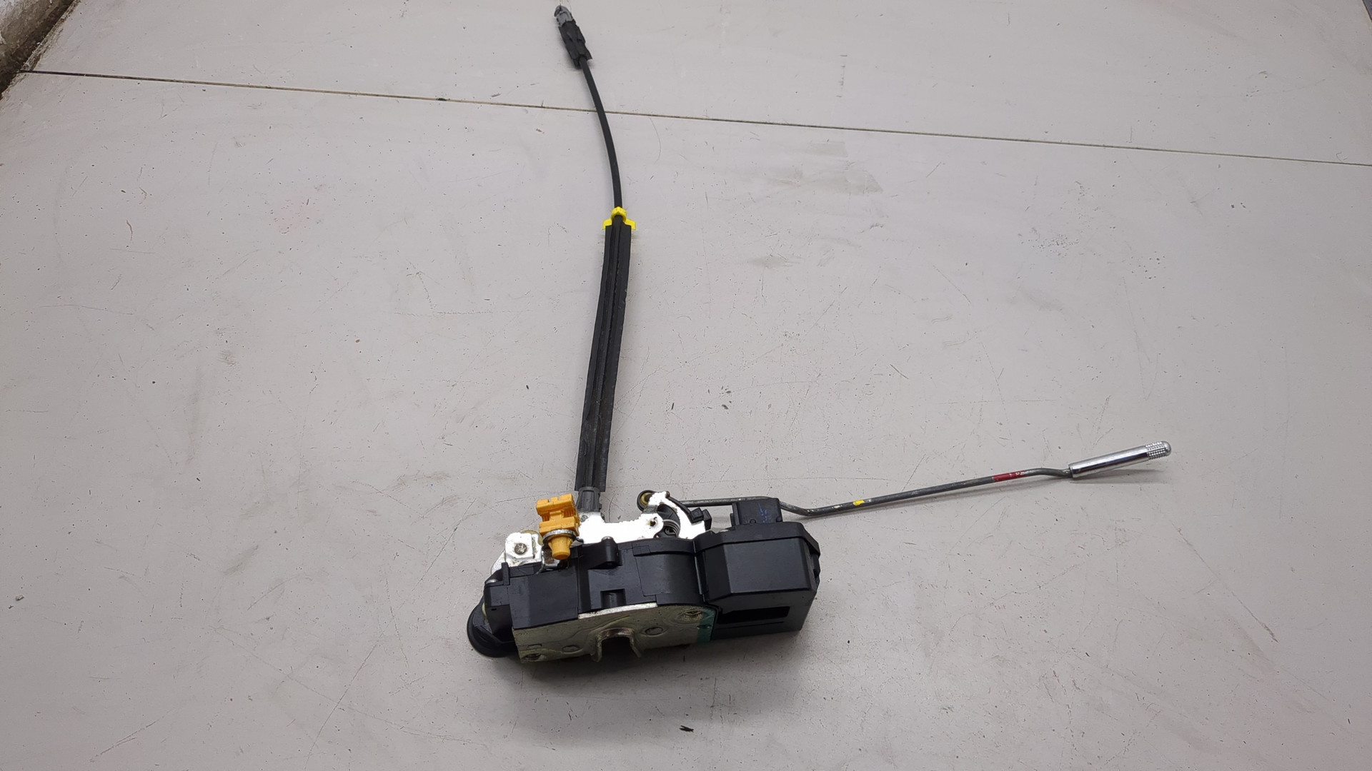 Замок двери задней левой