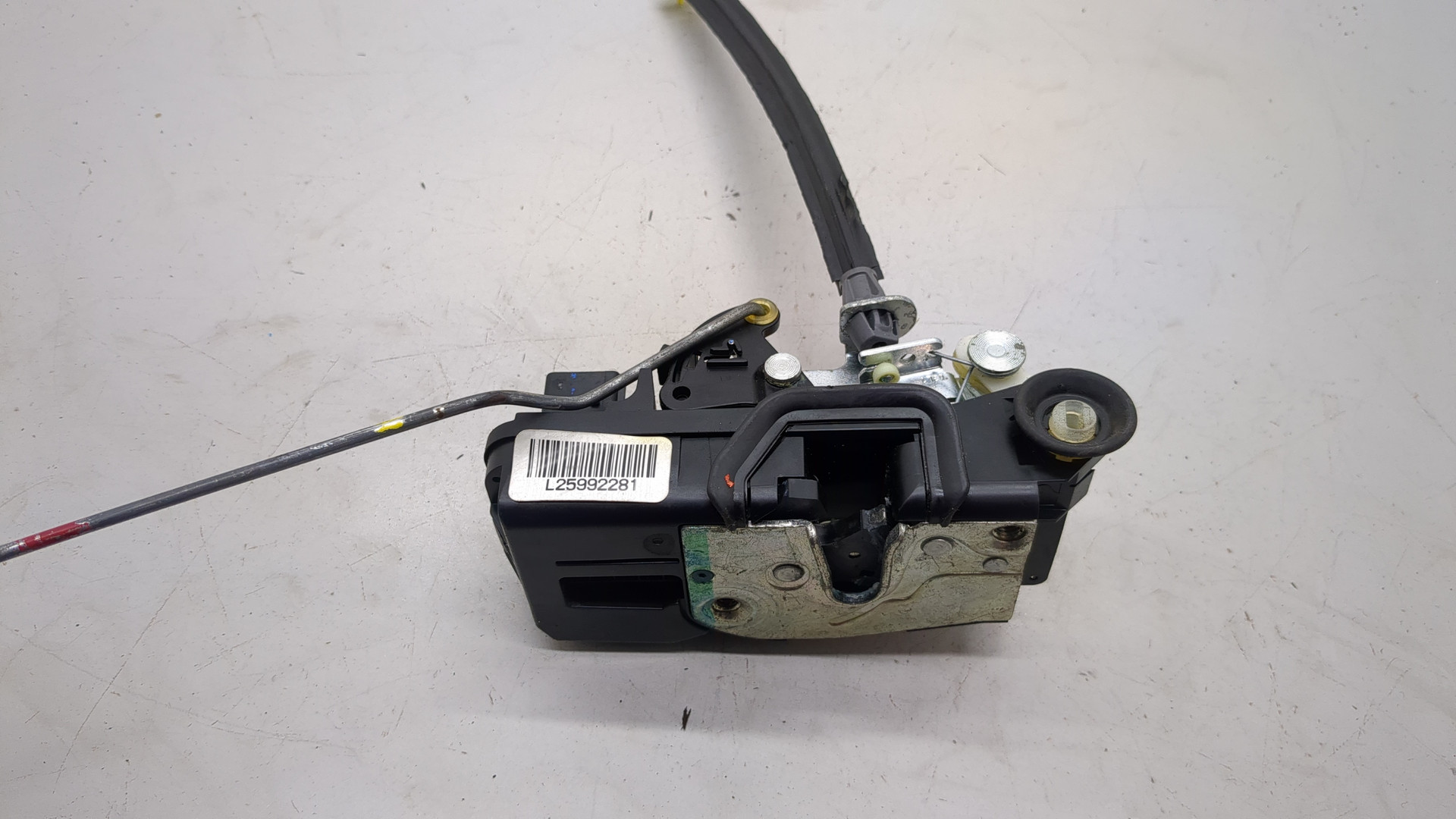 Замок двери задней левой