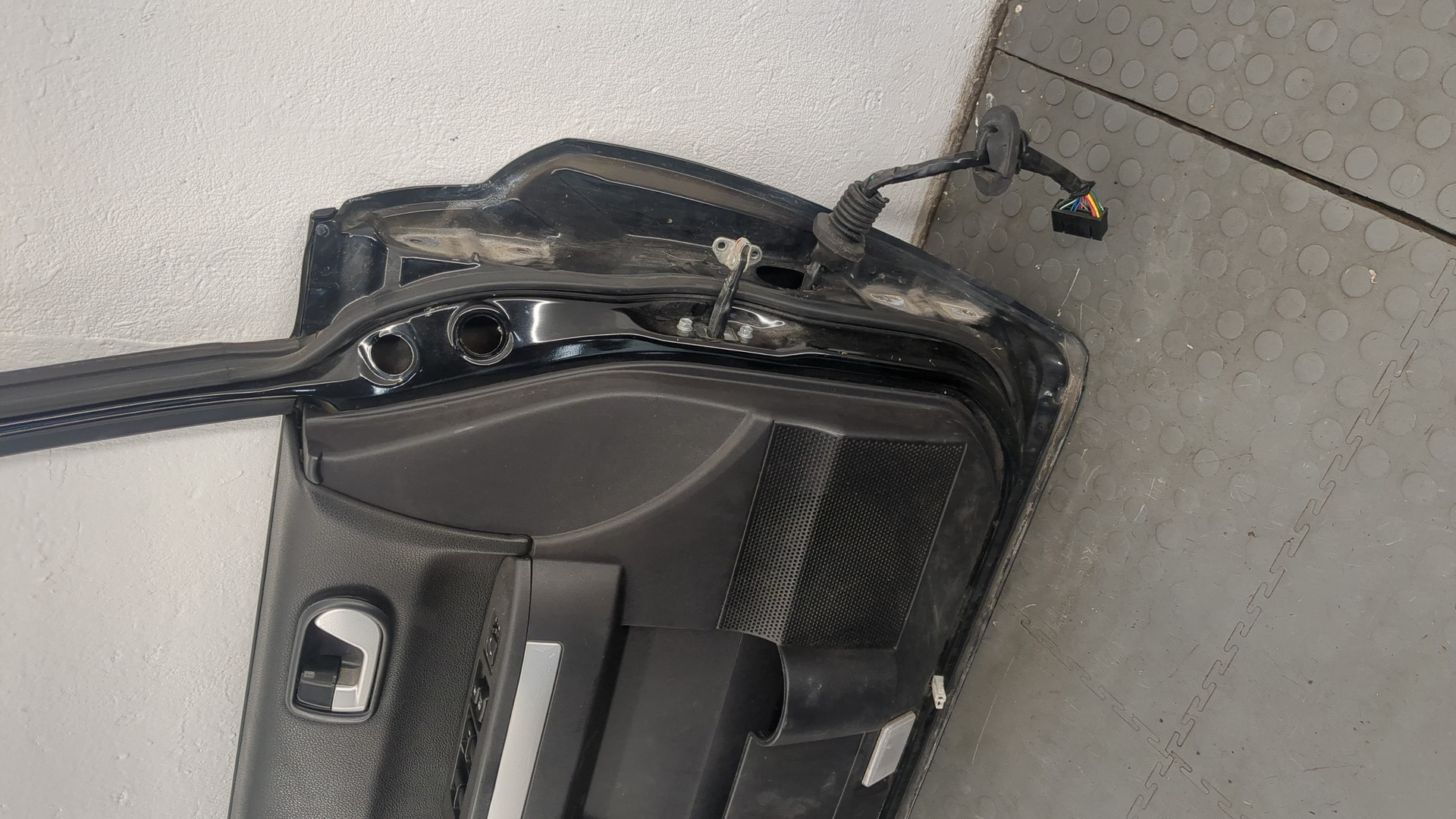 Дверь передняя левая