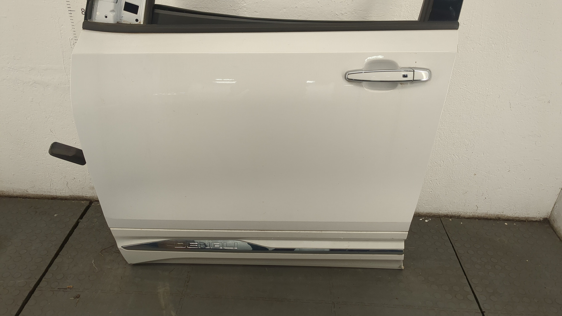 Дверь передняя левая