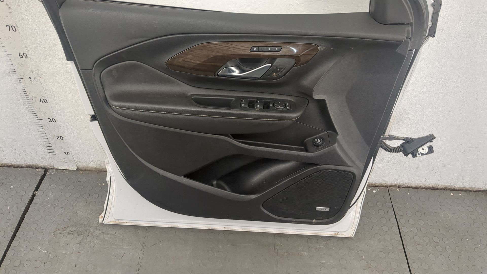 Дверь передняя левая