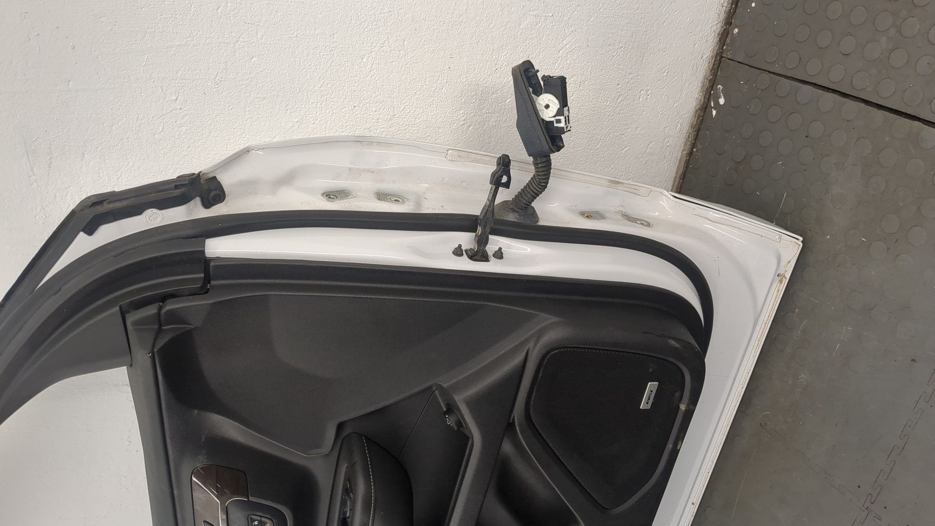 Дверь передняя левая