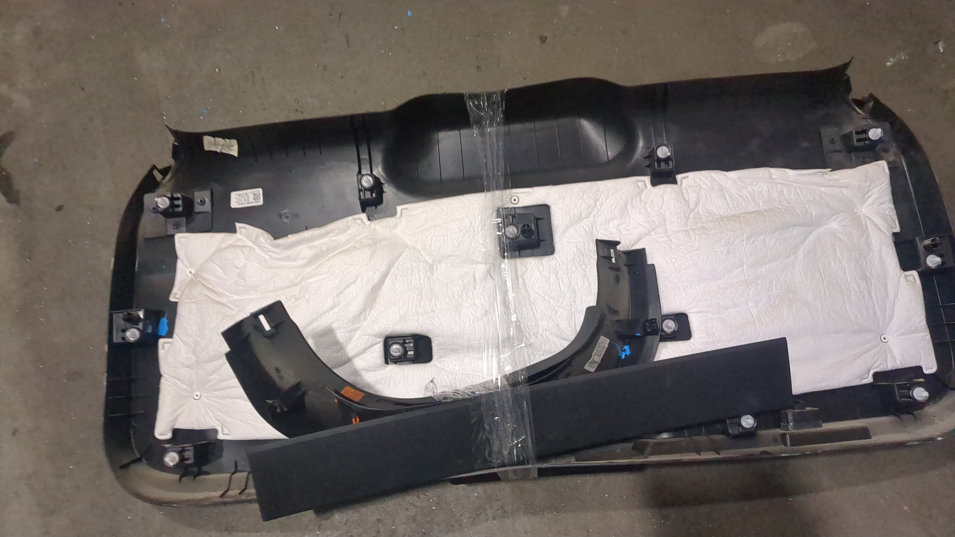 Обшивка двери багажника