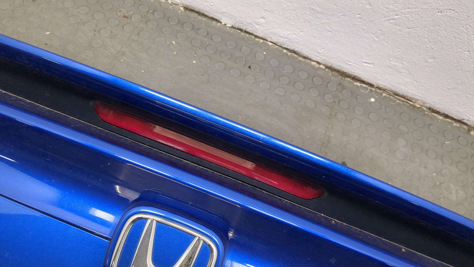 Дверь багажника