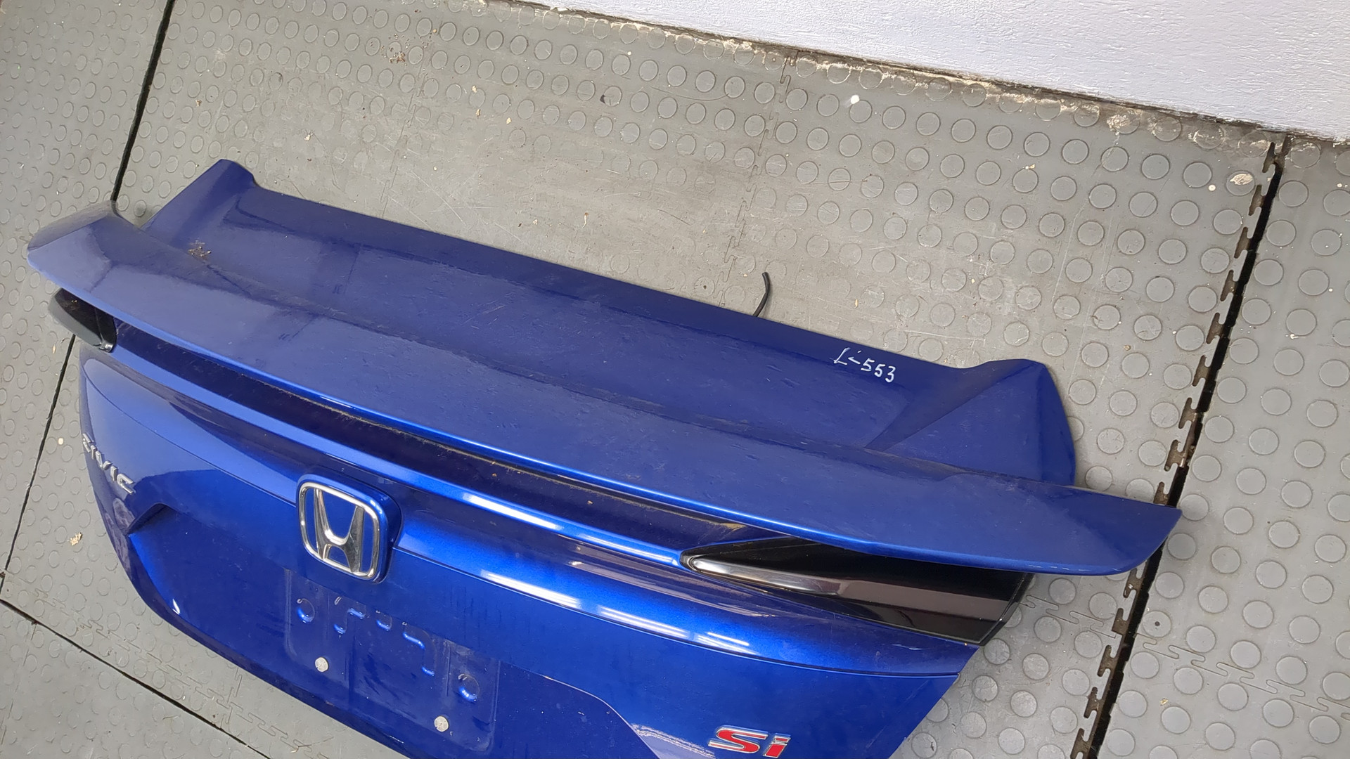 Дверь багажника