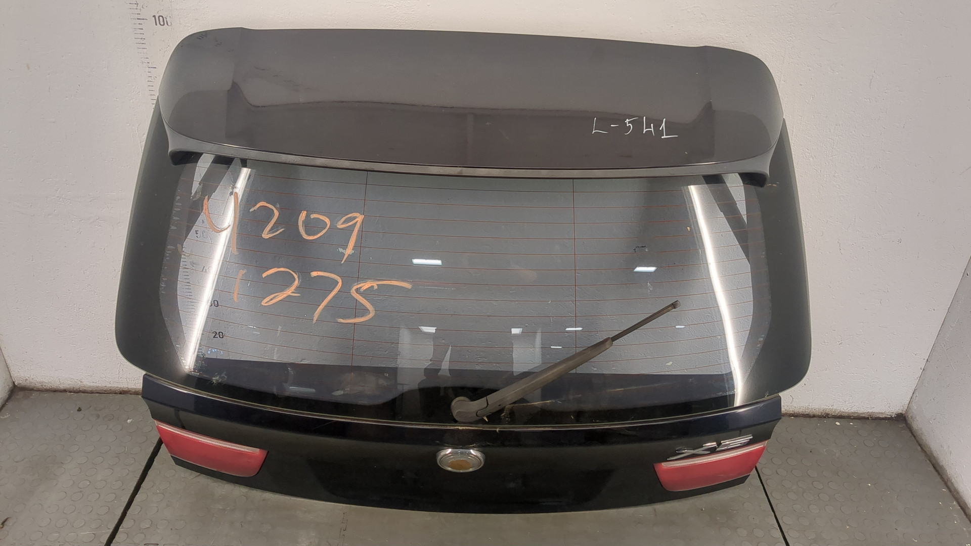 Дверь багажника