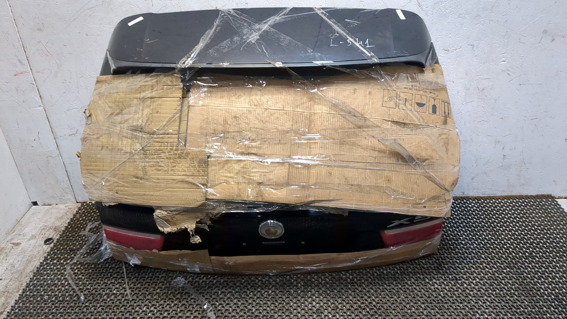 Дверь багажника