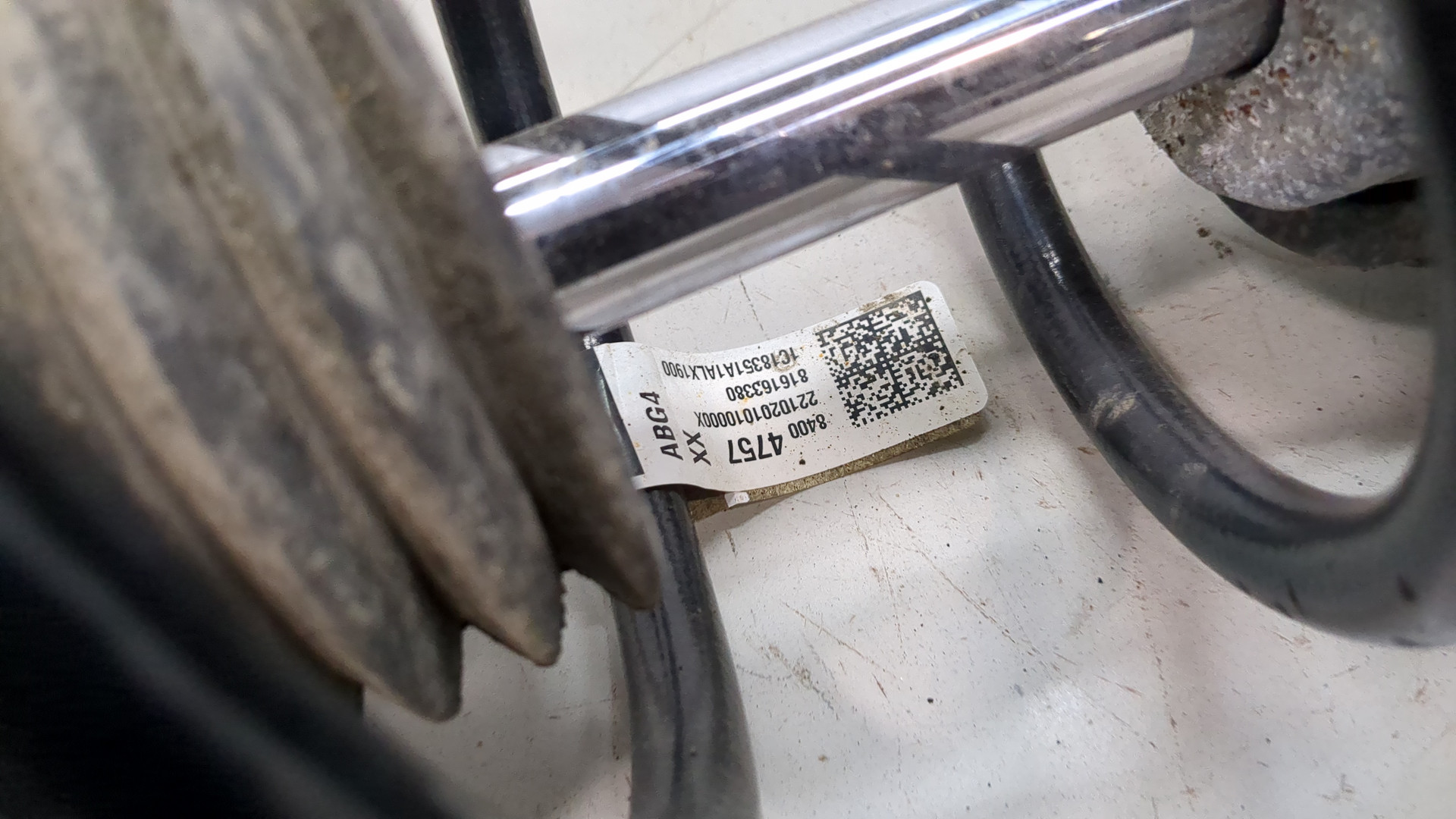 Амортизатор передний левый