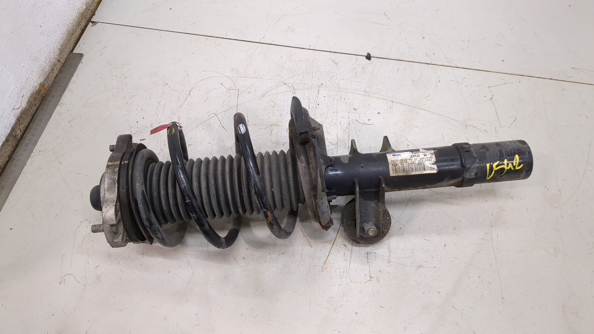 Амортизатор передний правый