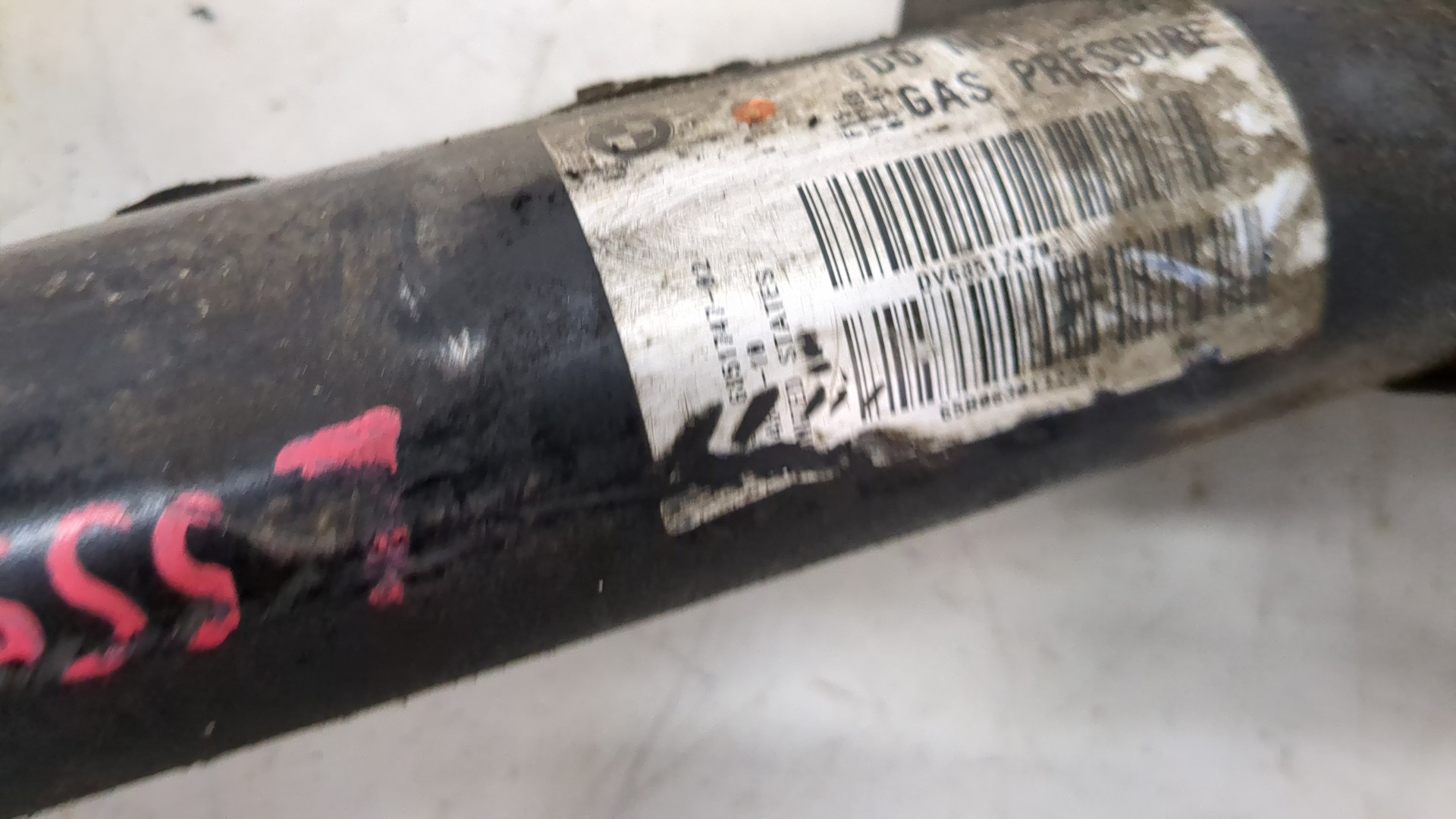 Амортизатор передний правый