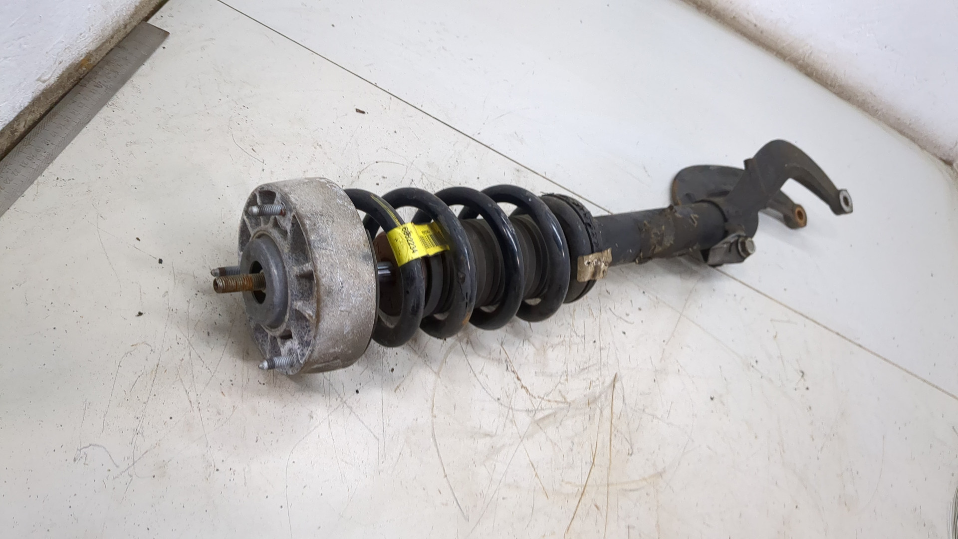 Амортизатор передний правый