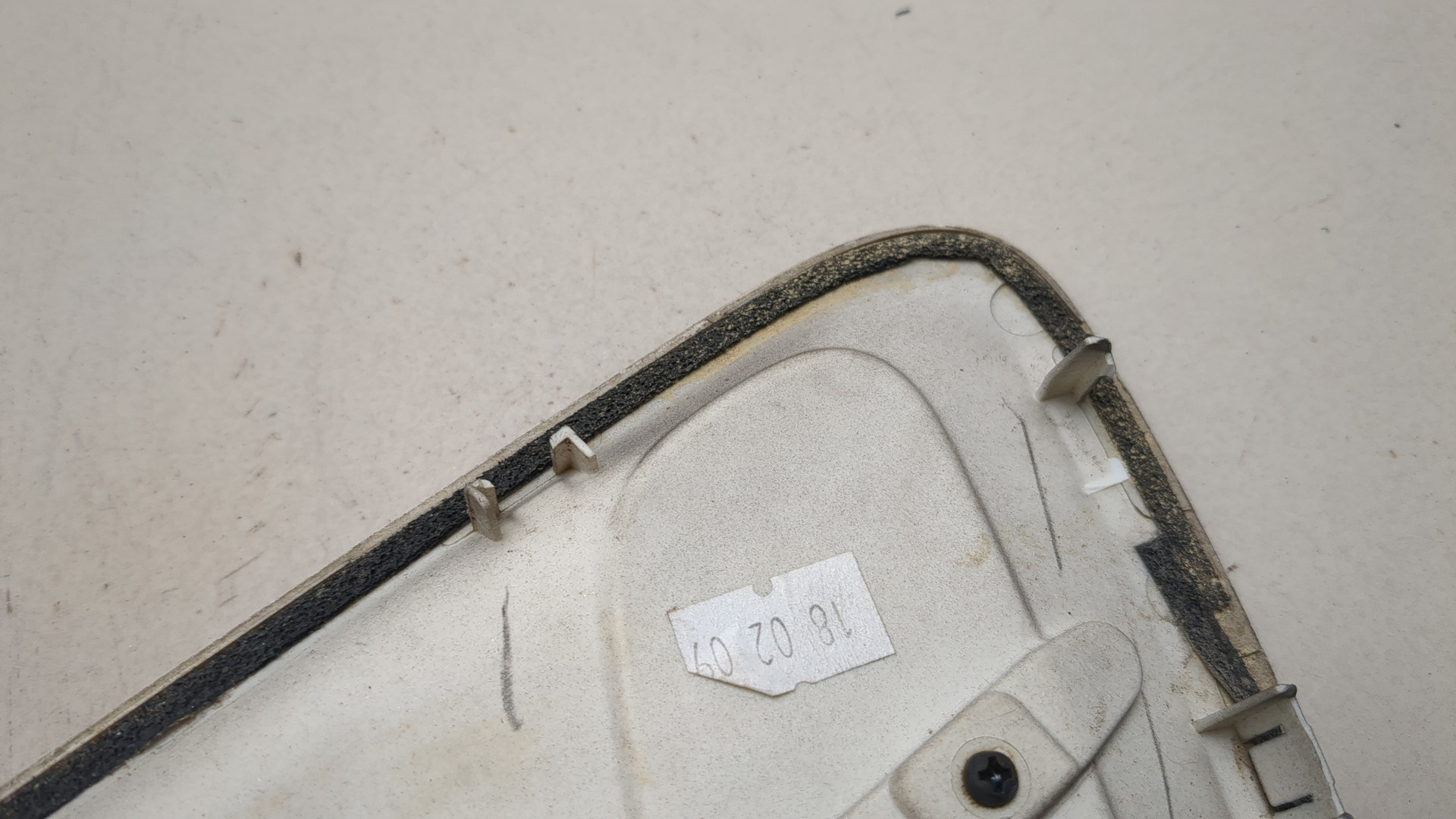 Молдинг капота