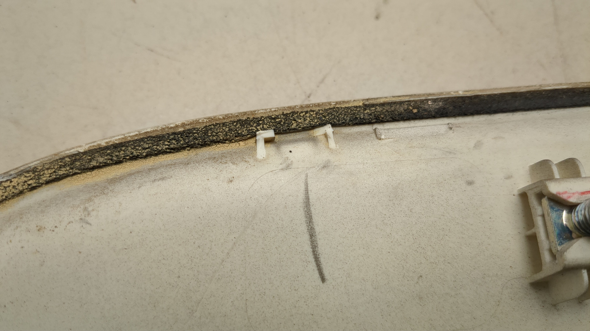 Молдинг капота